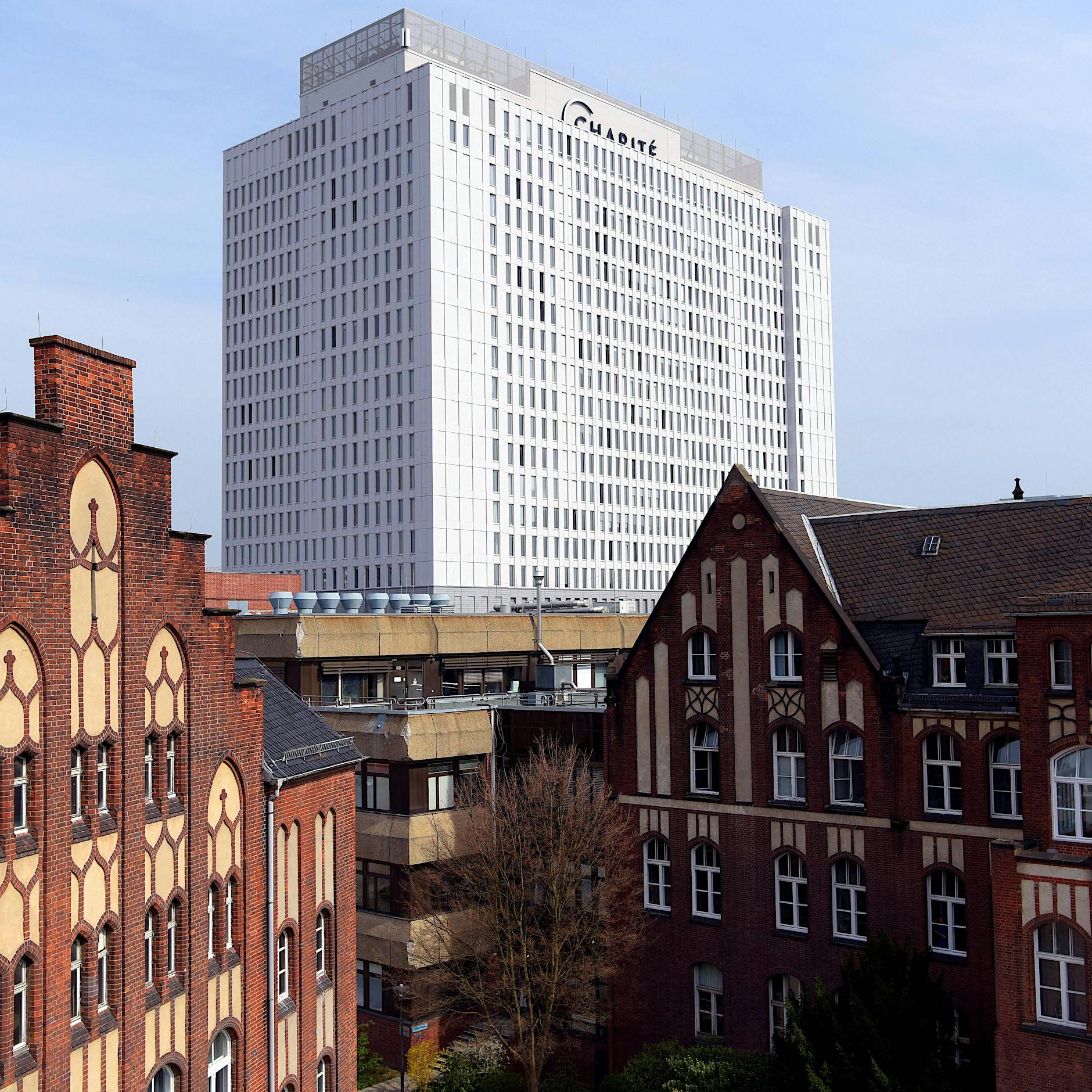 Sommerfest nur für Geimpfte und Genesene: Berliner Charité droht Klage