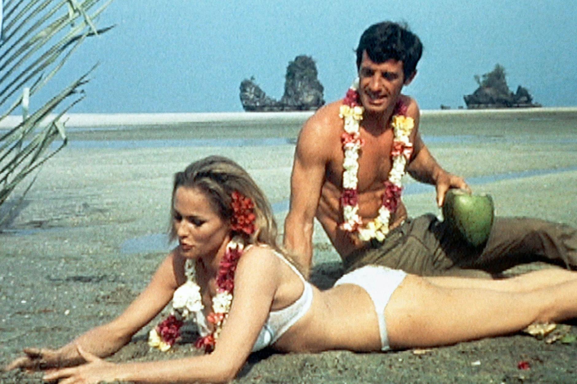 Gute Vorbilder, auch für Berliner Badende: Ursula Andres und Jean-Paul Belmondo am Beach