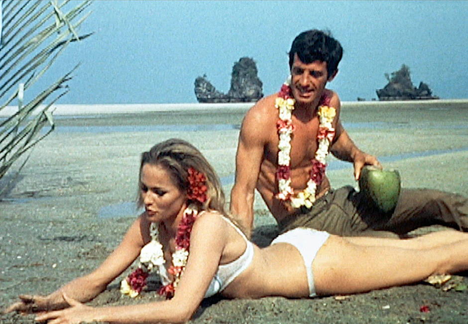Gute Vorbilder, auch für Berliner Badende: Ursula Andres und&nbsp;Jean-Paul Belmondo am Beach