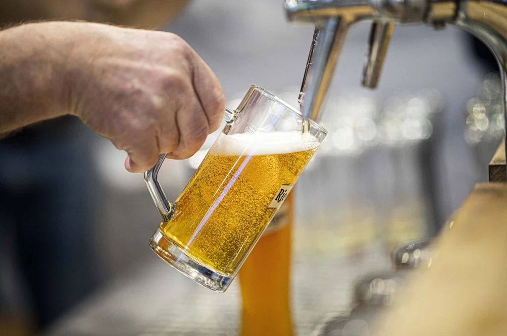 Studie: Ein kleines Bier pro Tag verbessert die Darmgesundheit bei Männern