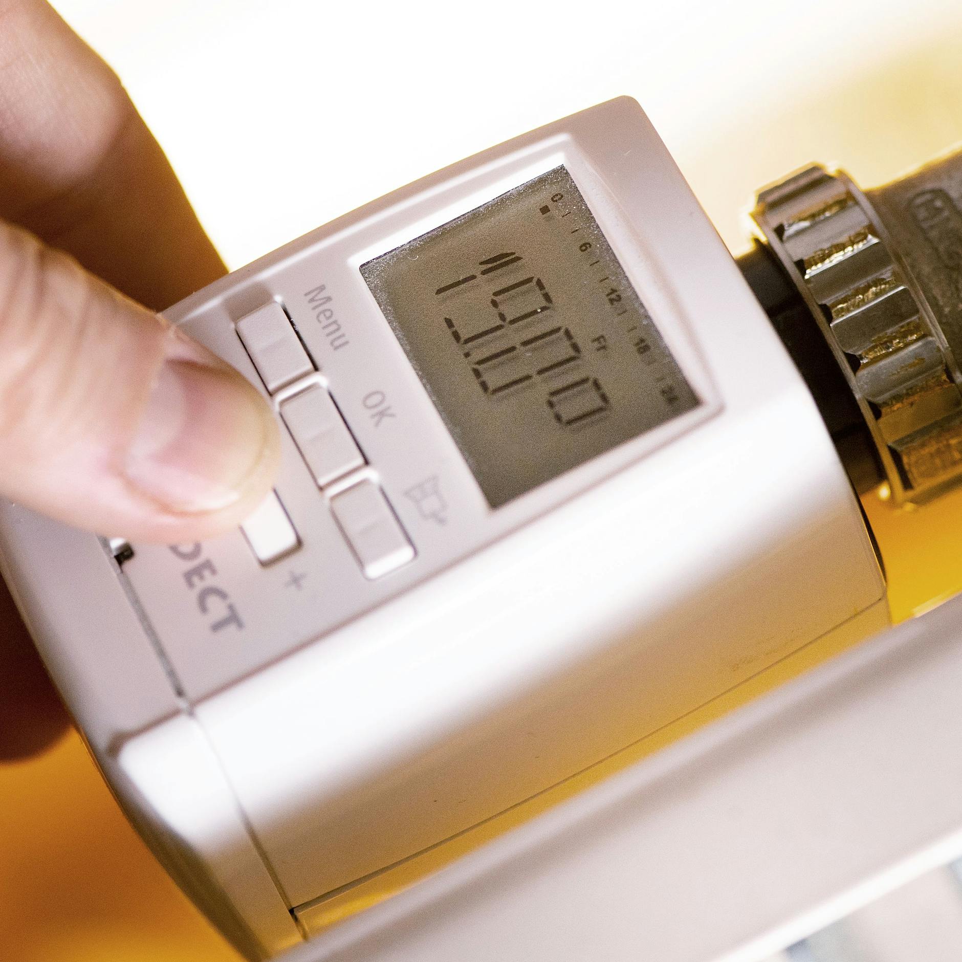 Kommt jetzt wegen hoher Gaspreise ein „gesetzlich verordnetes Frieren“?: Bundesnetzagentur will Mietern die Heizungen runterdrehen – und DAS sagt die Bundesregierung dazu!