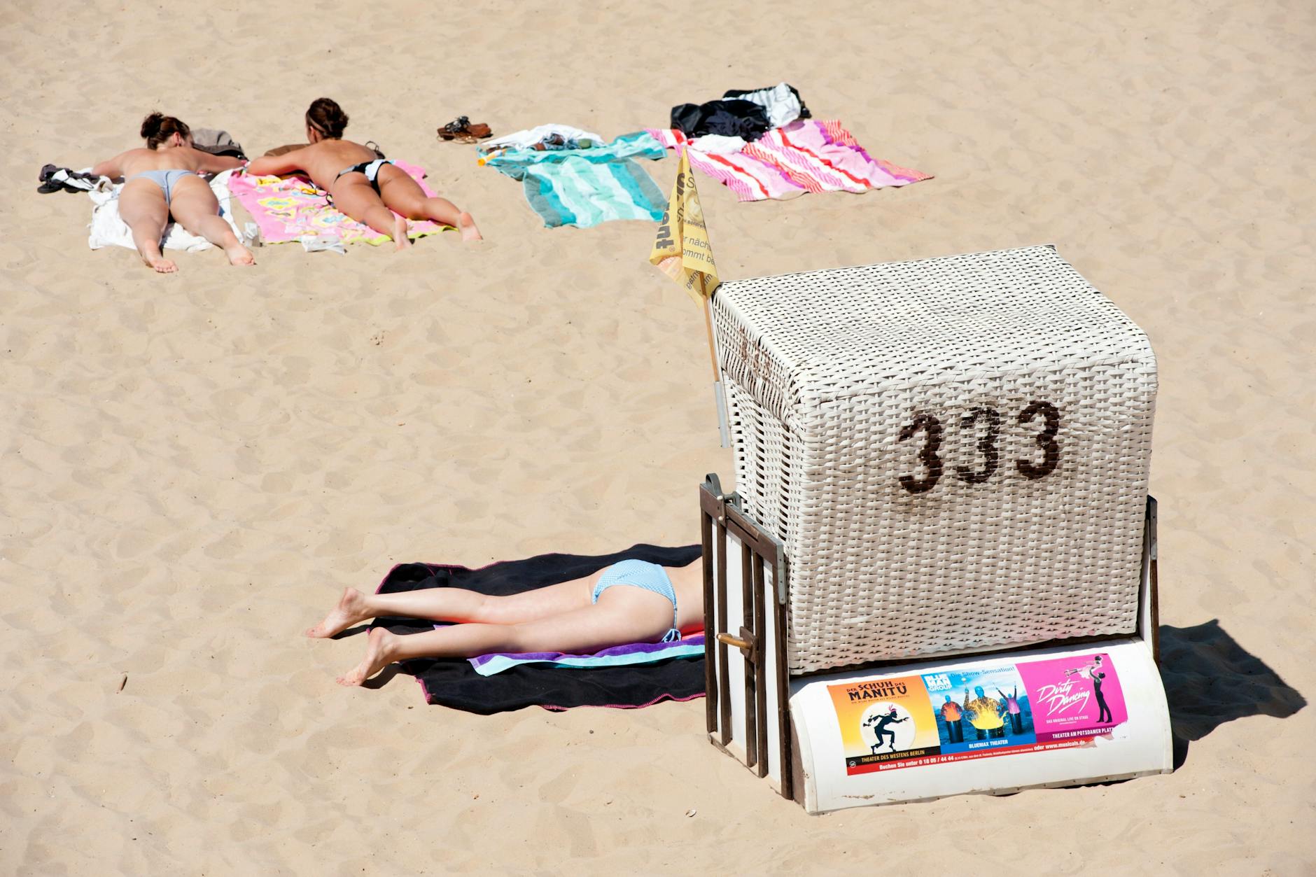 Hübsche Hintergründe: Im Wannseebad laden gerade die Strandkörbe zur Selfie-Session ein.