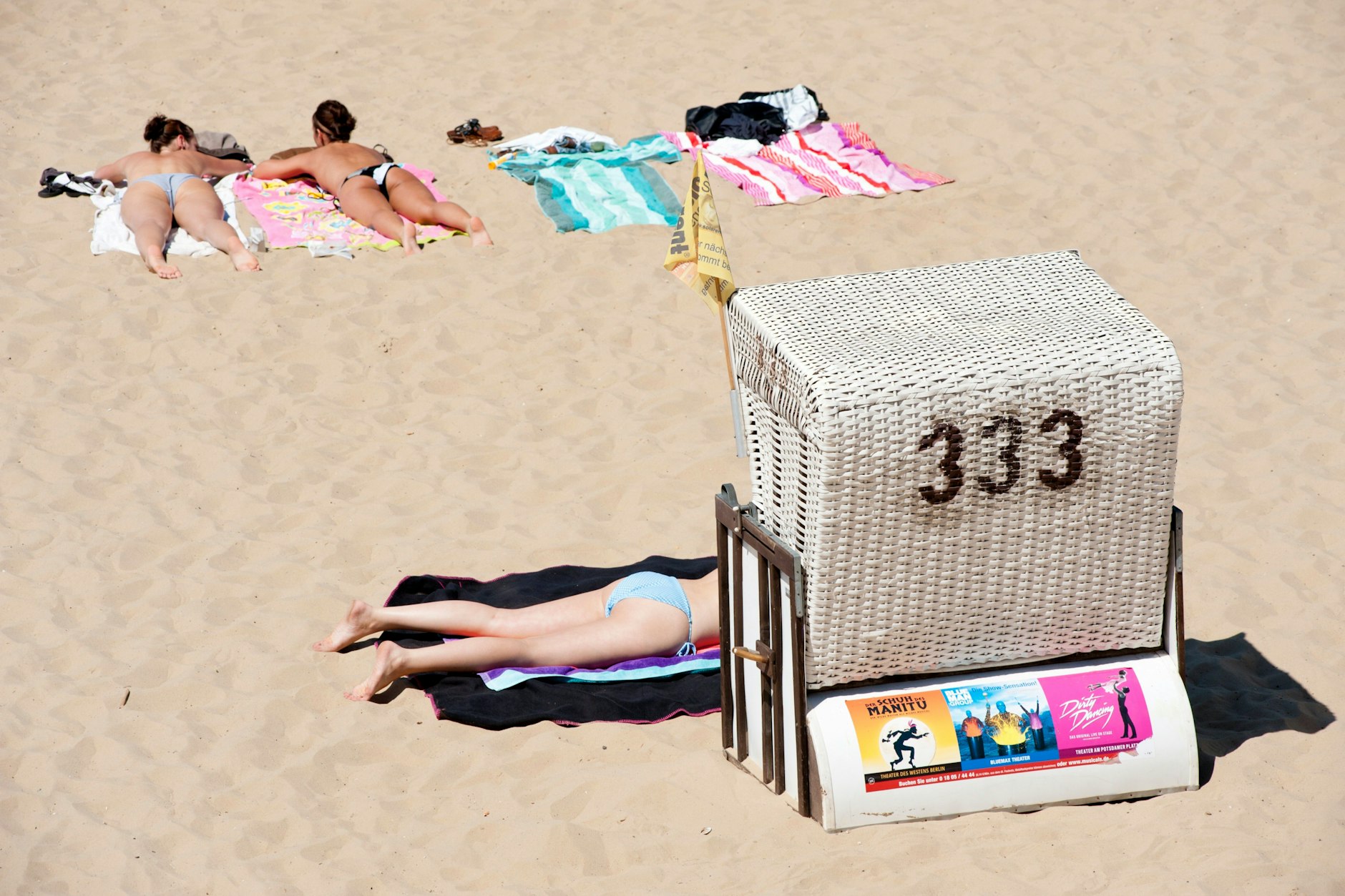 Hübsche Hintergründe: Im Wannseebad laden gerade die Strandkörbe zur Selfie-Session ein.