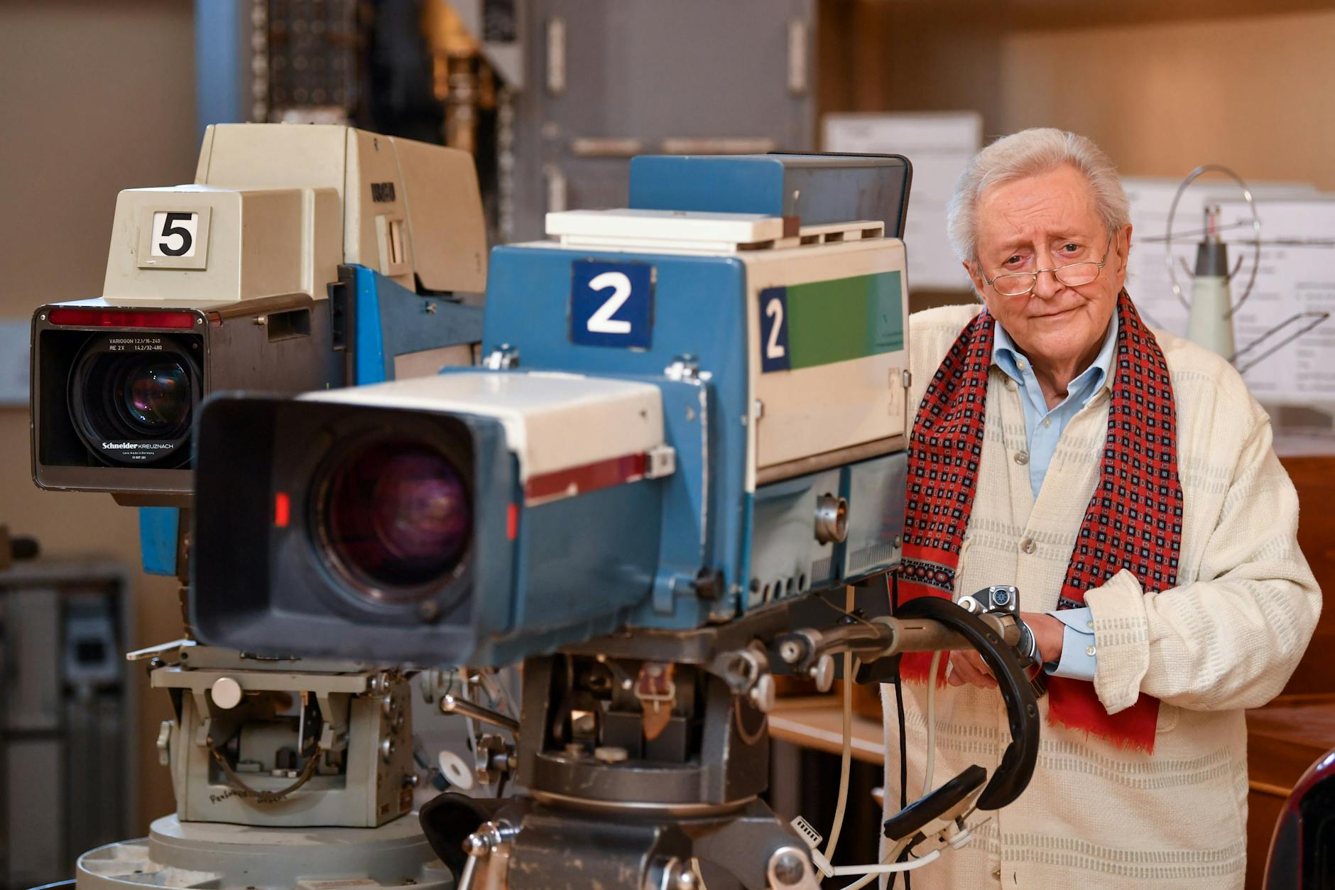 Er ist eine Fernsehlegende der DDR: Lutz Jahoda, der nun seinen 95. Geburtstag feiert.