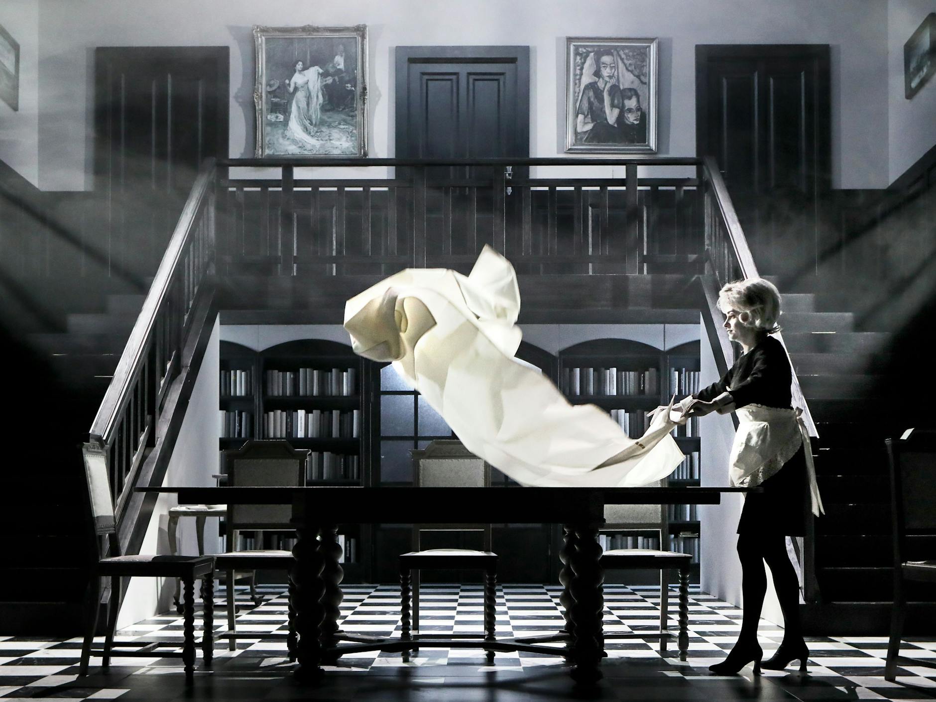 Szene mit Tina Keserovic als Fatima.