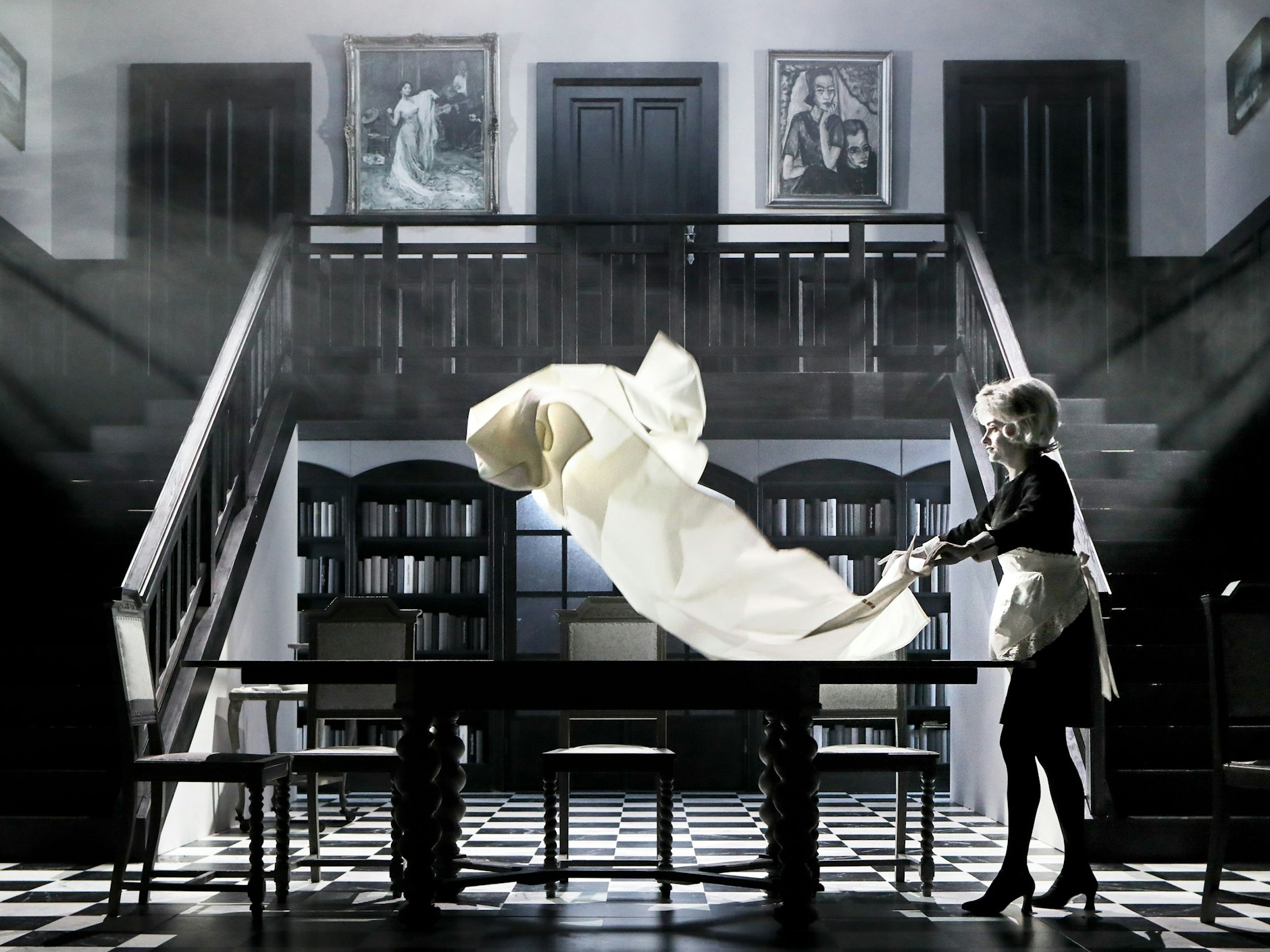 Szene mit Tina Keserovic als Fatima.