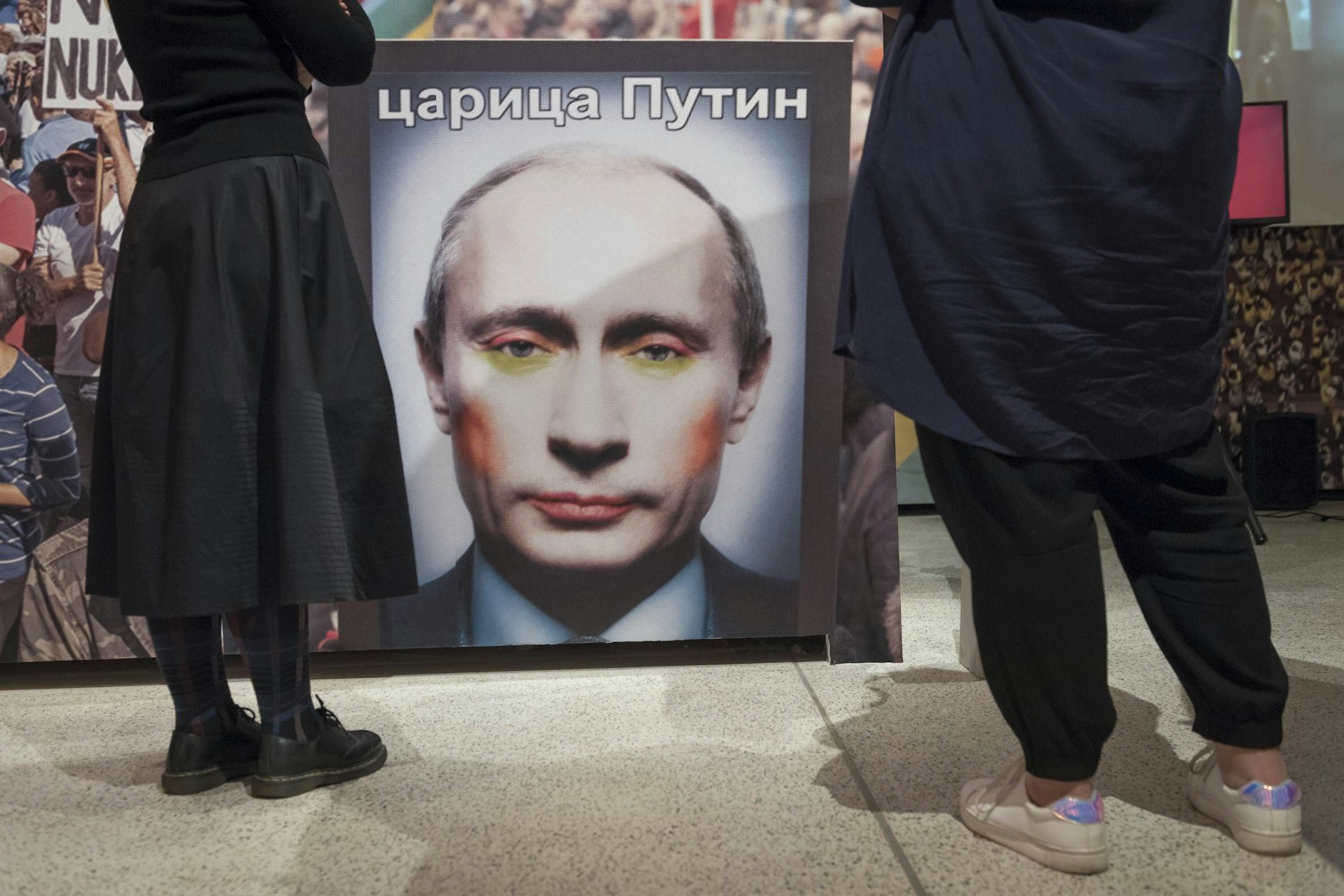 Im Jahr 2017&nbsp;2017 wurde dieses Kunstwerk, das Wladimir Putin als geschminkter Clown zeigt, vom russischen Staat als „extremistisch “ eigestuft und verboten