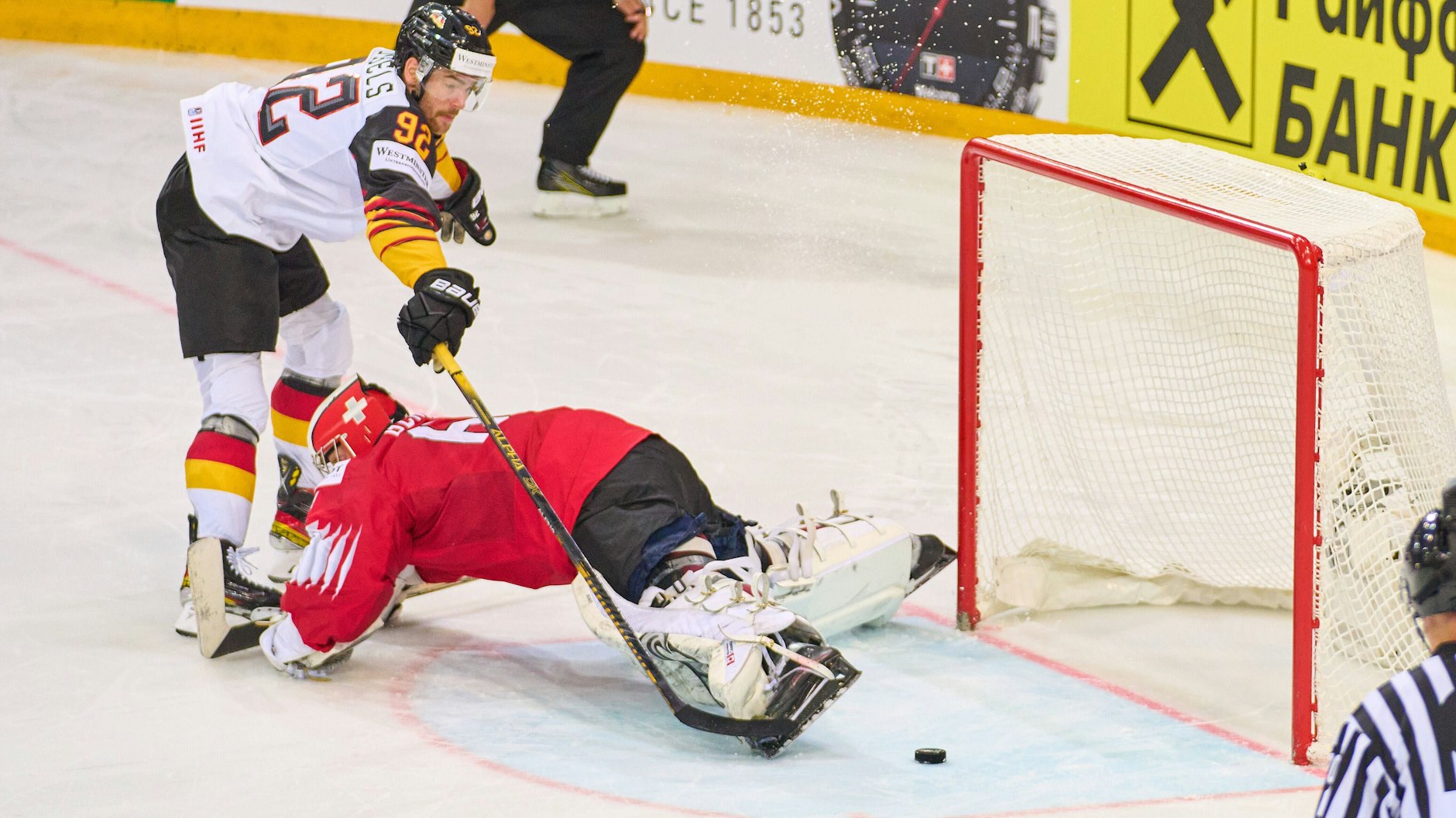 Der legendäre Penalty von Marcel Noebels bei der WM 2021, Bundestrainer Toni Söderholm wollte davon eine Briefmarke drucken.