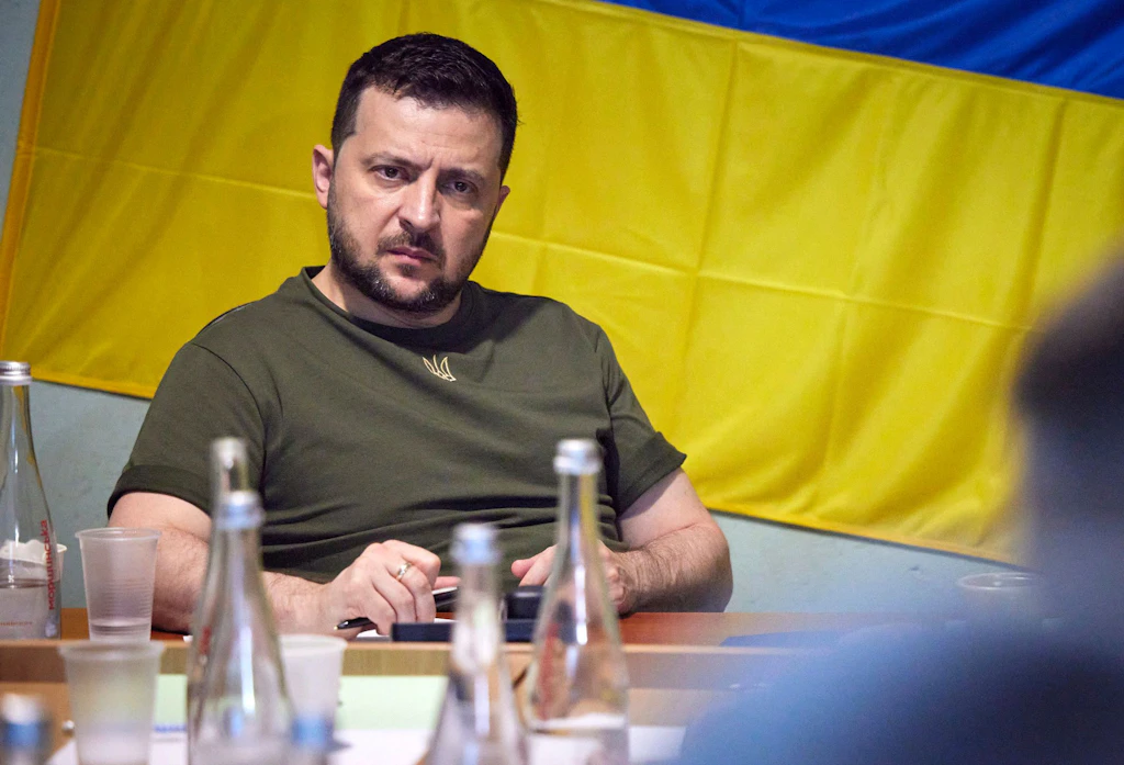 Selenskyj besucht erstmals Frontlinie in der Südukraine