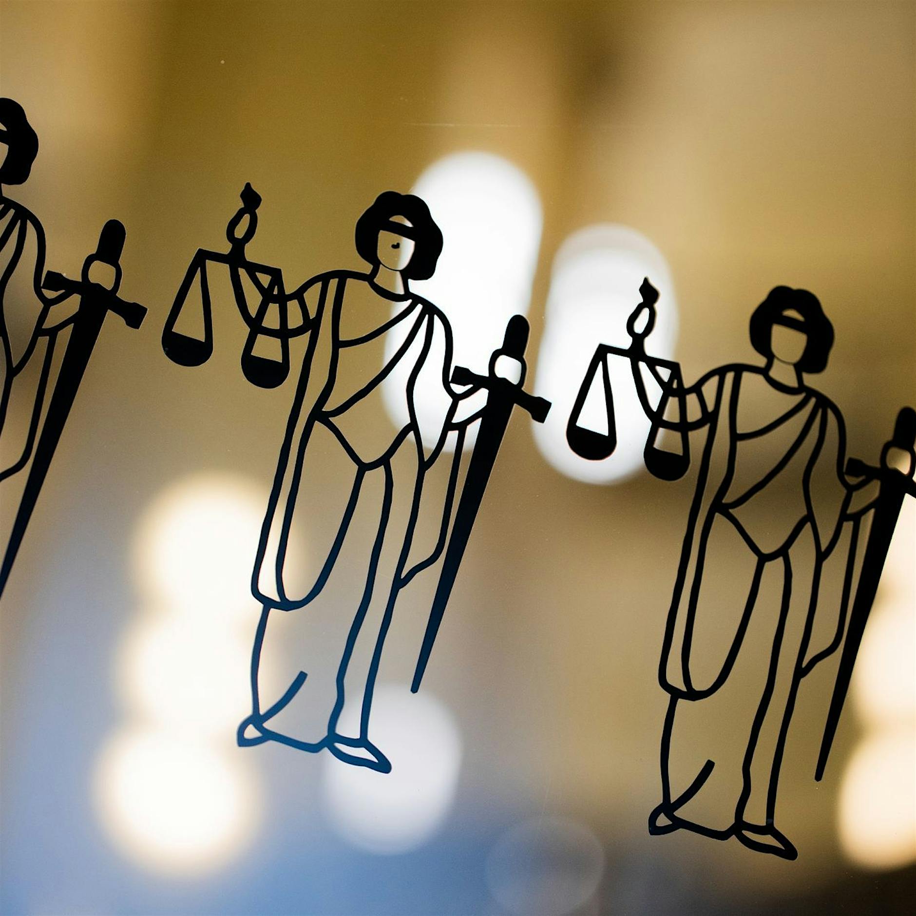 Prozess um Mord an Afghanin: Ex-Mann schweigt im Zeugenstand