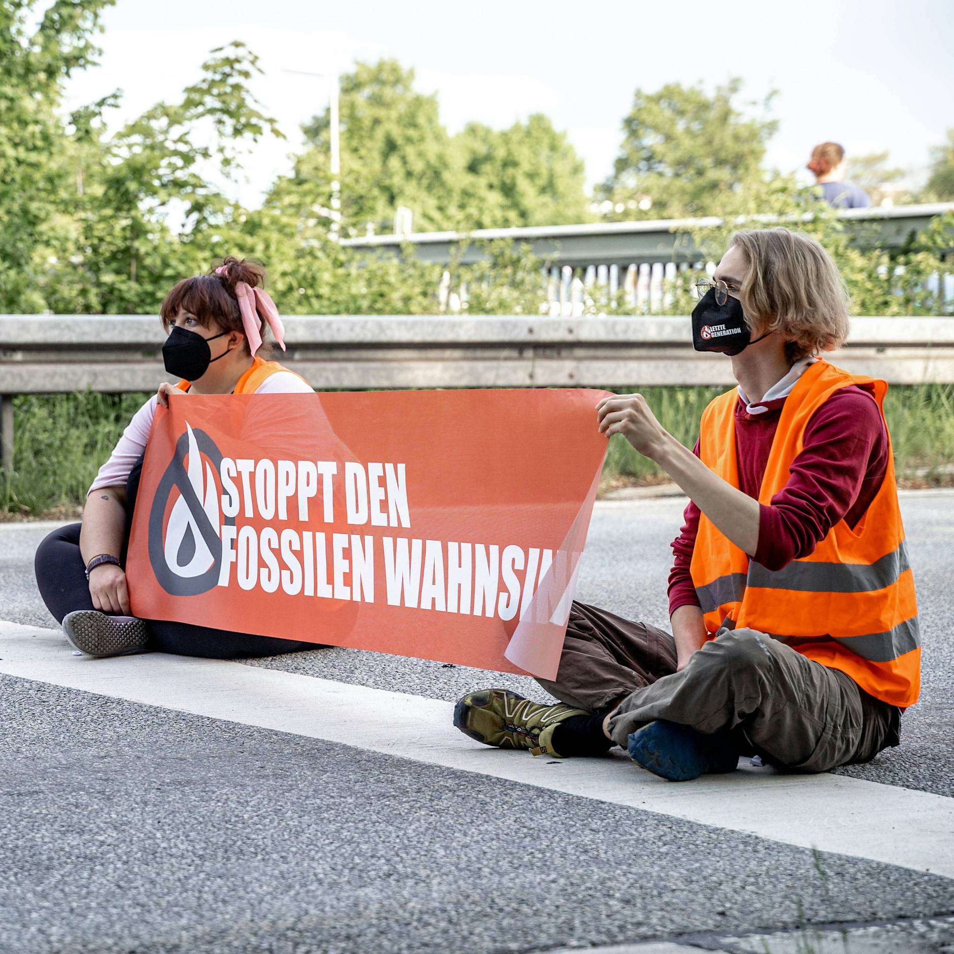 Vorsicht, Klima-Aktivisten wollen Straßen und Autobahnen blockieren! DAS sollten Autofahrer jetzt wissen