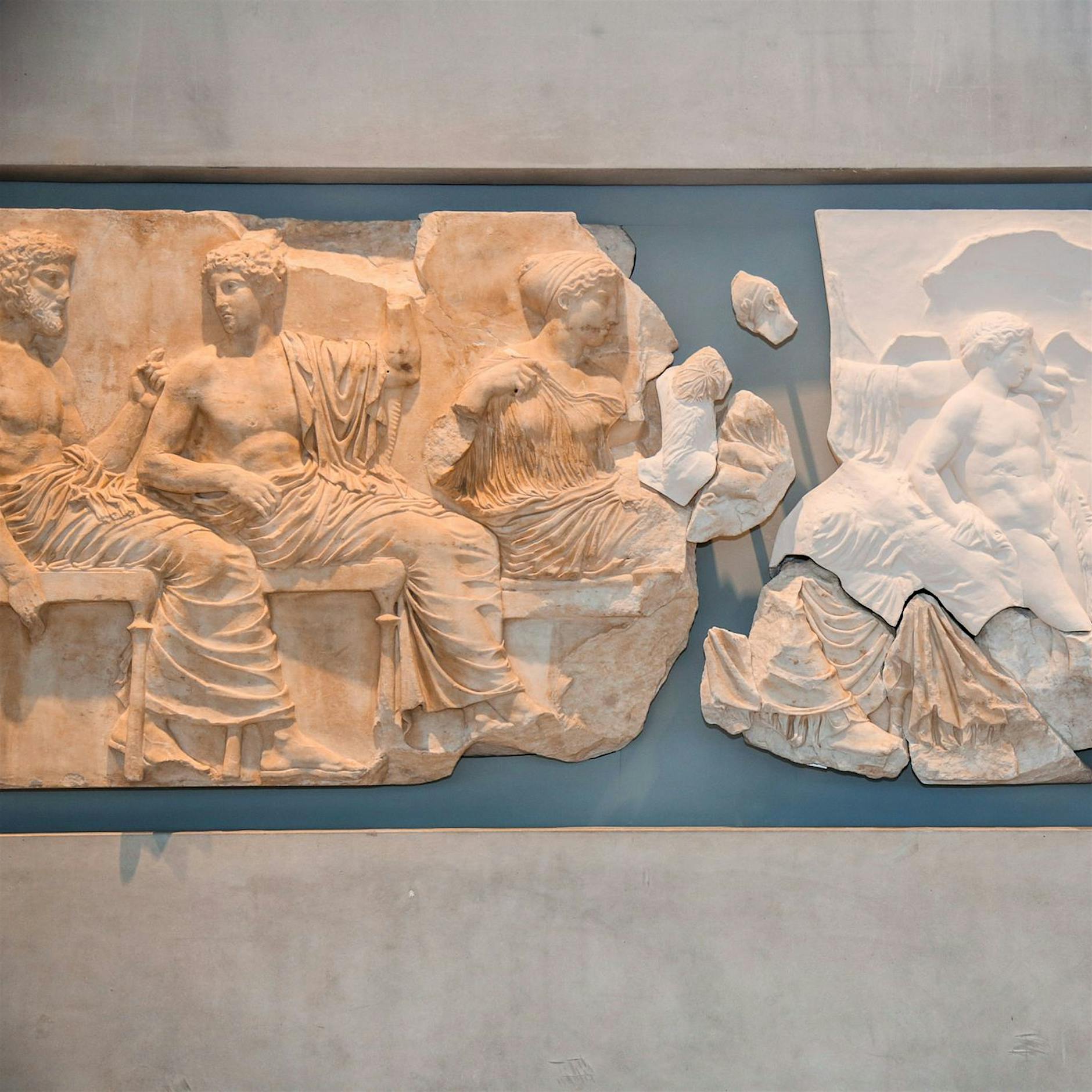 Ornamentstück des Parthenons zurück in Athen