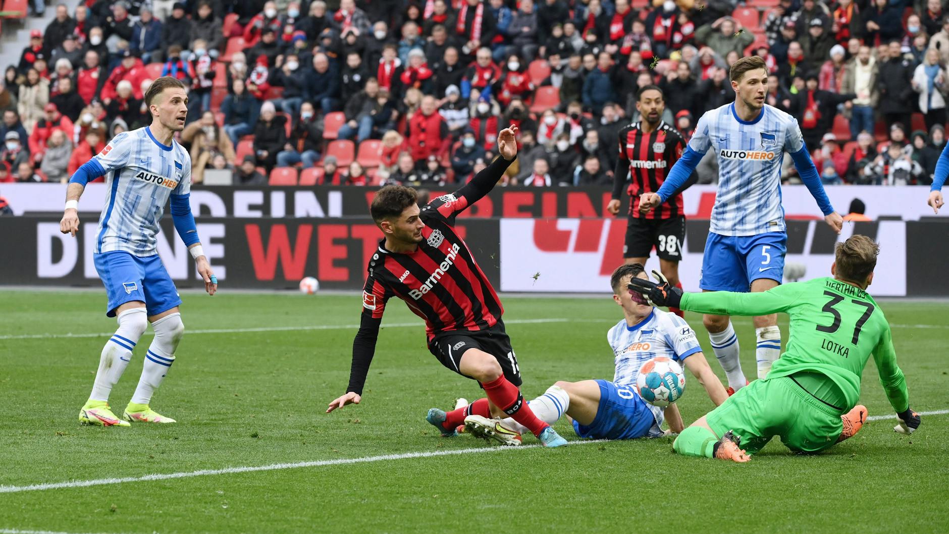 Stürmer Lucas Alario stand im Winter vor einem Wechsel zu Hertha BSC. Jetzt zieht es den Argentinier zu Eintracht Frankfurt.