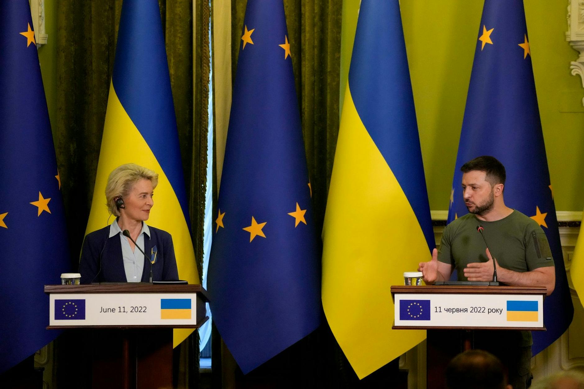 dpatopbilder - EU-Kommissionspräsidentin Ursula von der Leyen ist zu Gesprächen über den EU-Beitrittsantrag der Ukraine in Kiew eingetroffen.