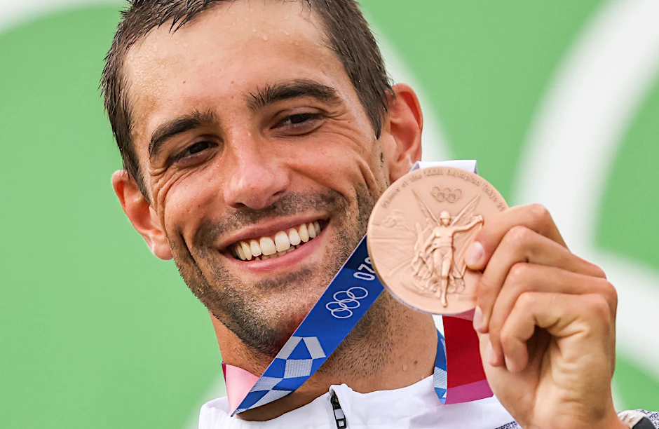 ARCHIV - Wurde bei den Olympischen Spielen Dritter: Kajakspezialist Hannes Aigner.  
