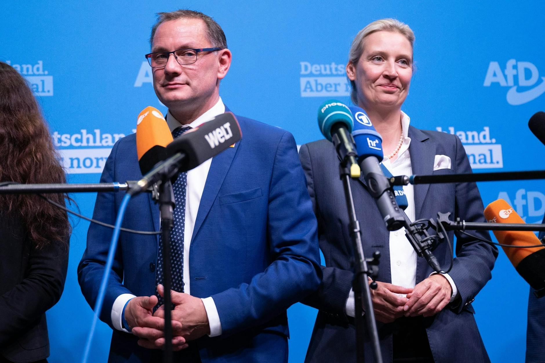 Tino Chrupalla, AfD-Bundesvorsitzender, und Alice Weidel, AfD-Bundesvorsitzende, bei einer Pressekonferenz auf dem Bundesparteitag der AfD