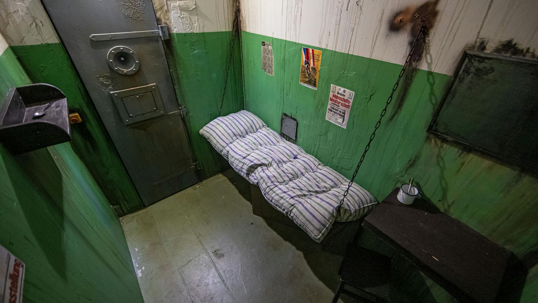 Der Klassiker: In manchen Escape Rooms muss man es schaffen, aus einer Gefängniszelle zu entkommen.