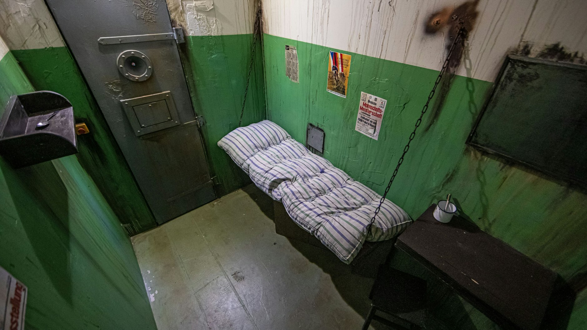 Der Klassiker: In manchen Escape Rooms muss man es schaffen, aus einer Gefängniszelle zu entkommen.