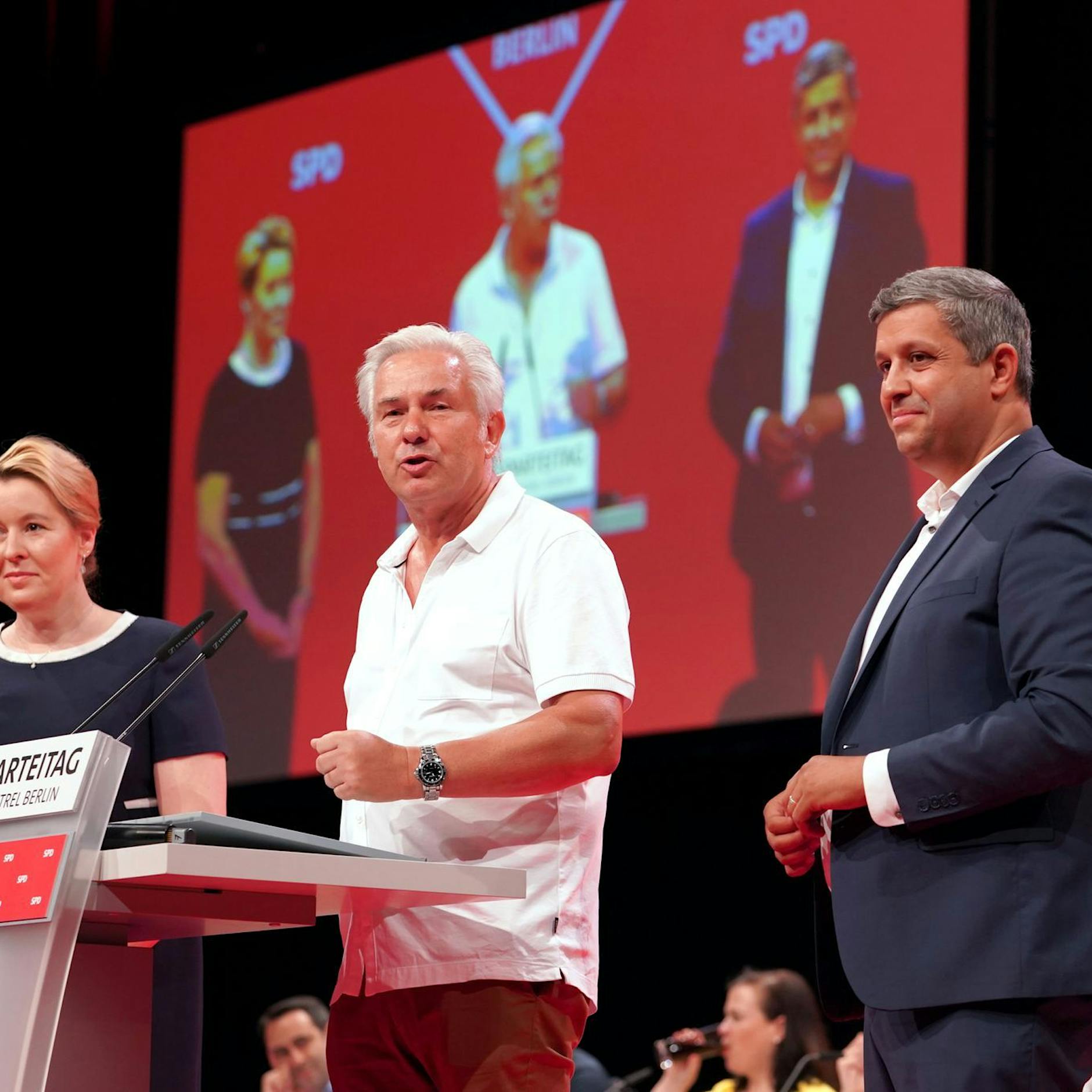 Wahldebakel für Giffey: Mit Ach und Krach zur SPD-Parteichefin wiedergewählt