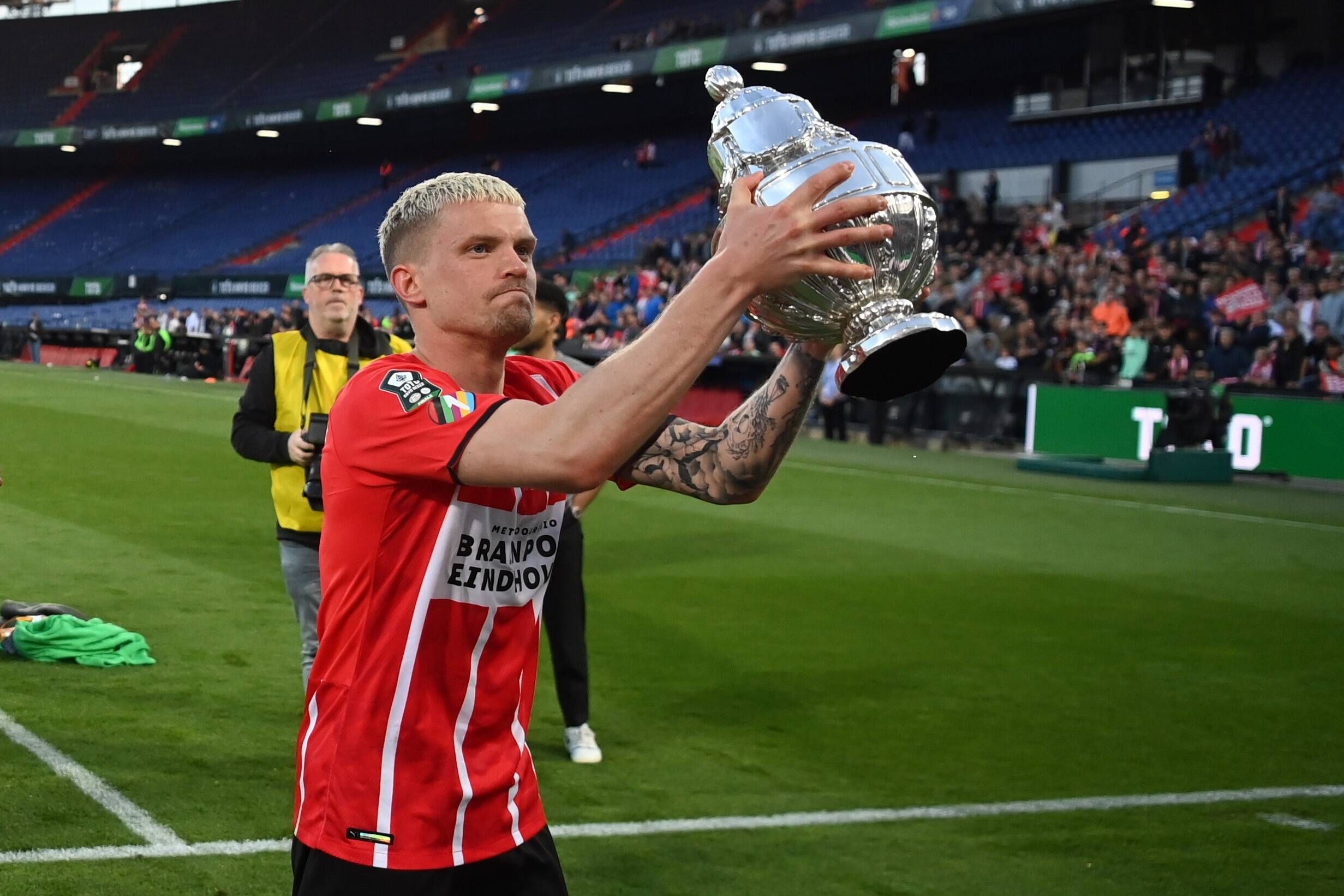Image - Der 1. FC Union baggert an Eindhovens Verteidiger Philipp Max