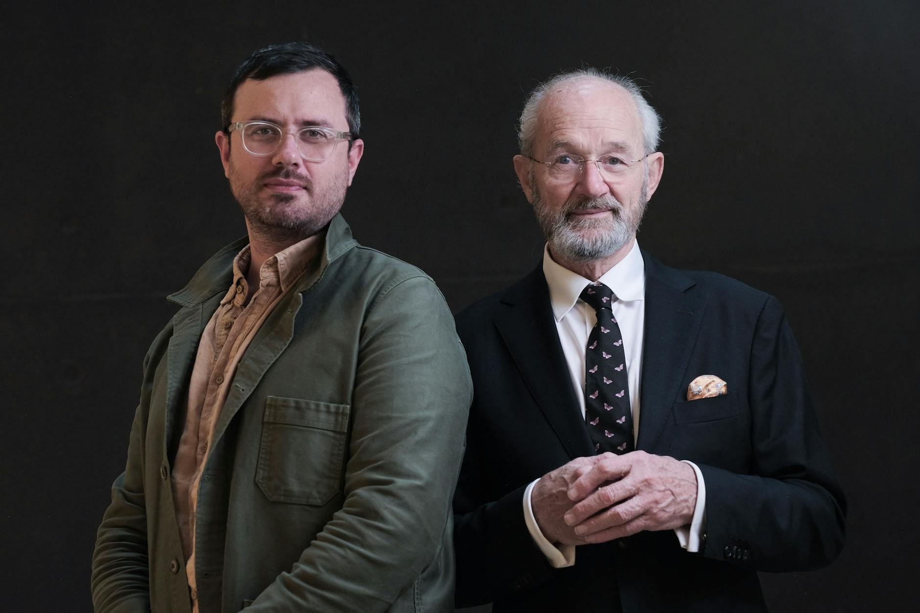 Gabriel (links) und John Shipton, Julian Assanges Vater und Bruder, im Berliner Verlag.