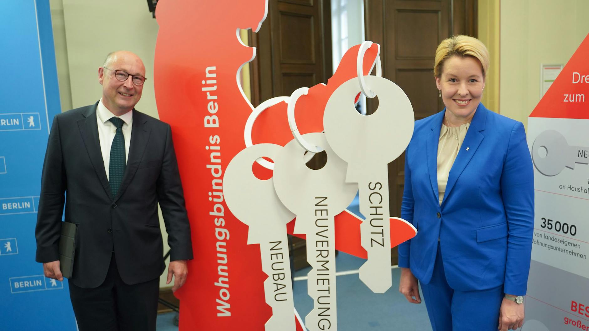 Die Schlüssel zum Erfolg? Die Regierende Bürgermeisterin Franziska Giffey (SPD) und Vonovia-Chef Rolf Buch bei der Unterzeichnung des Mieten-Bündnisses.