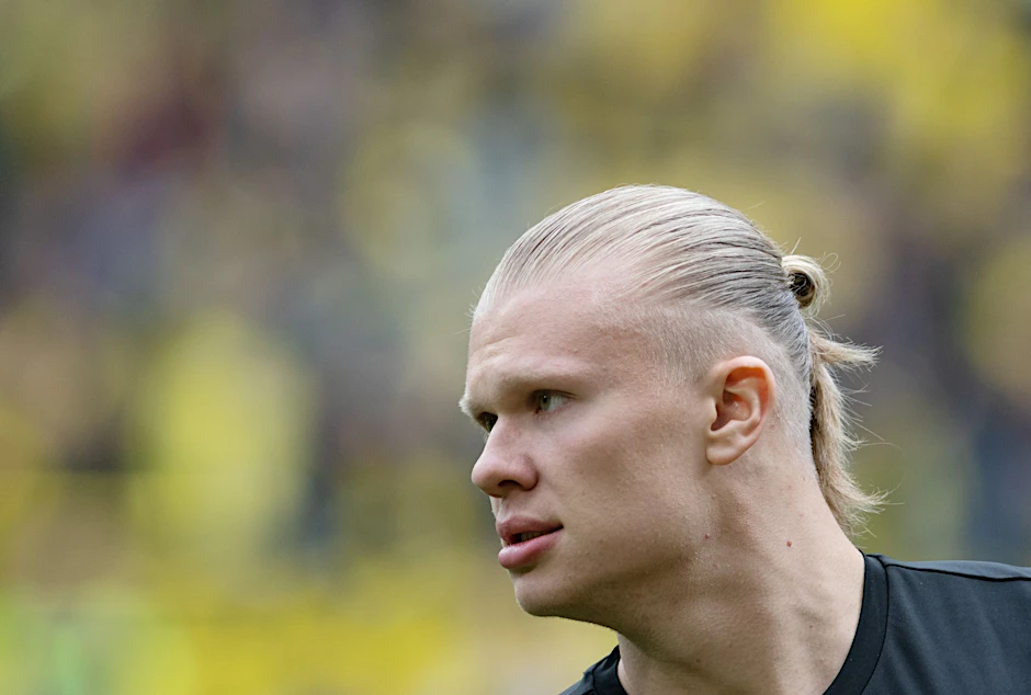 ARCHIV - Stürmerstar Erling Haaland erhält in Manchester einen Fünfjahresvertrag.   - WICHTIGER HINWEIS: Gemäß den Vorgaben der DFL Deutsche Fußball Liga bzw. des DFB Deutscher Fußball-Bund ist es untersagt, in dem Stadion und/oder vom Spiel angefertigte Fotoaufnahmen in Form von Sequenzbildern und/oder videoähnlichen Fotostrecken zu verwerten bzw. verwerten zu lassen.