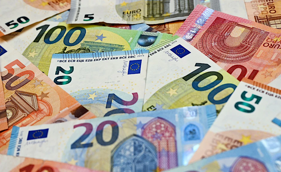 Mehr Geld ab Juli: Die Nettoeinkommen von Arbeitnehmern steigen aufgrund von Steuerentlastungen.