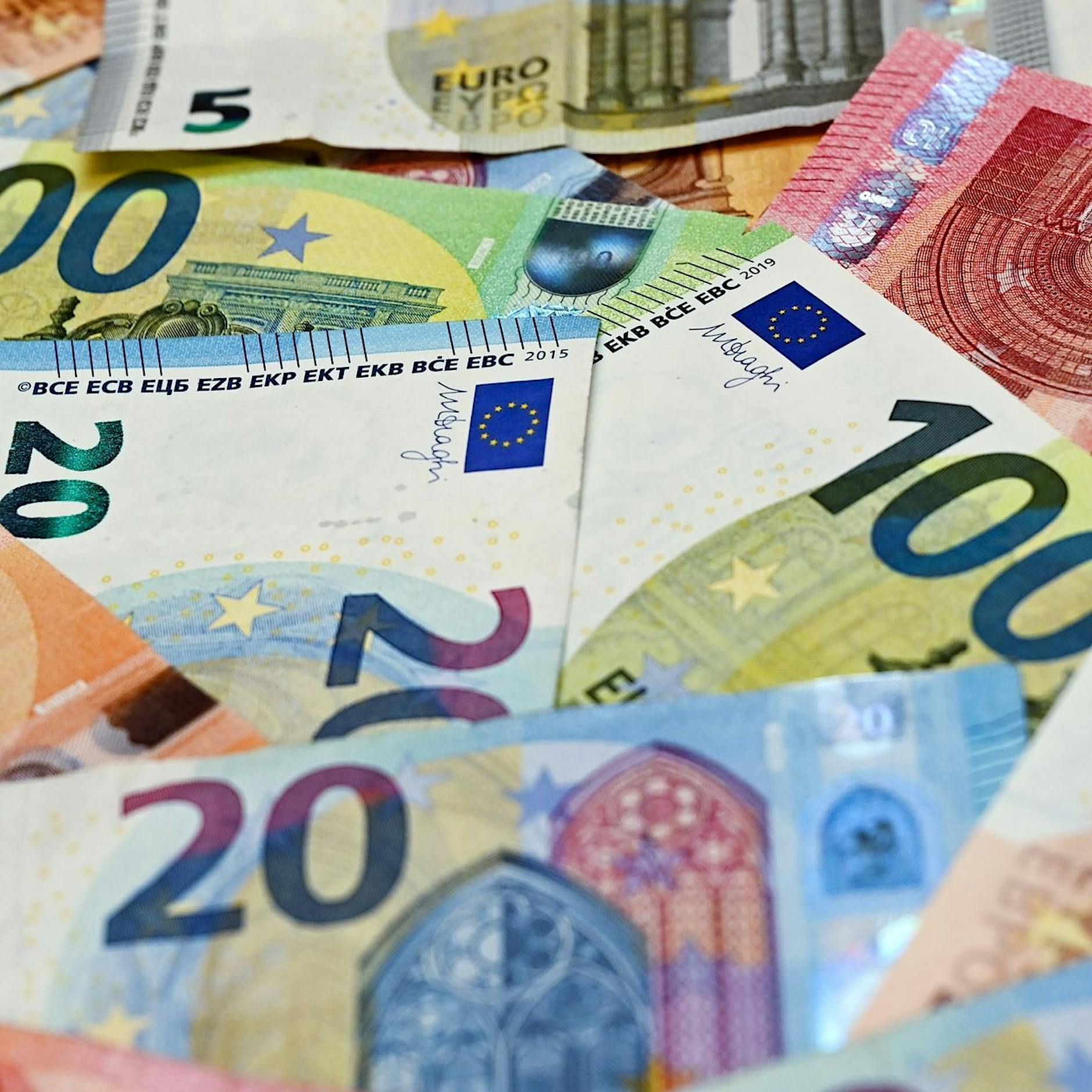 Für Millionen Deutsche erhöht sich im Juli das Nettogehalt