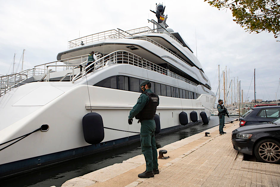 Auch in Spanien wie hier in Palma de Mallorca wurden Vermögenswerte wie diese Yacht beschlagnahmt.