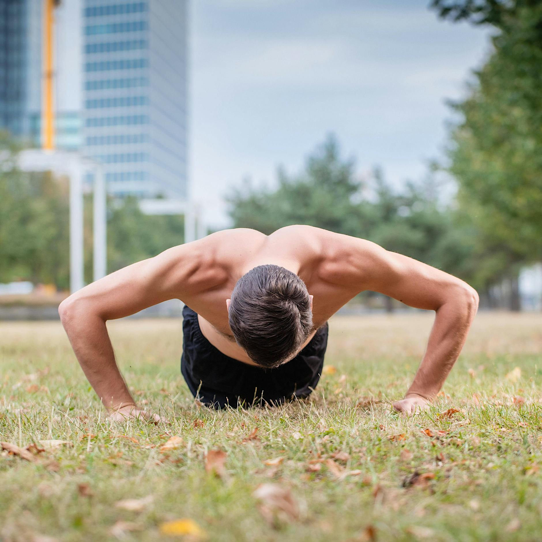 Über den Wanst gestrichen: Wollen wir halbnackte Männer in der Stadt sehen?