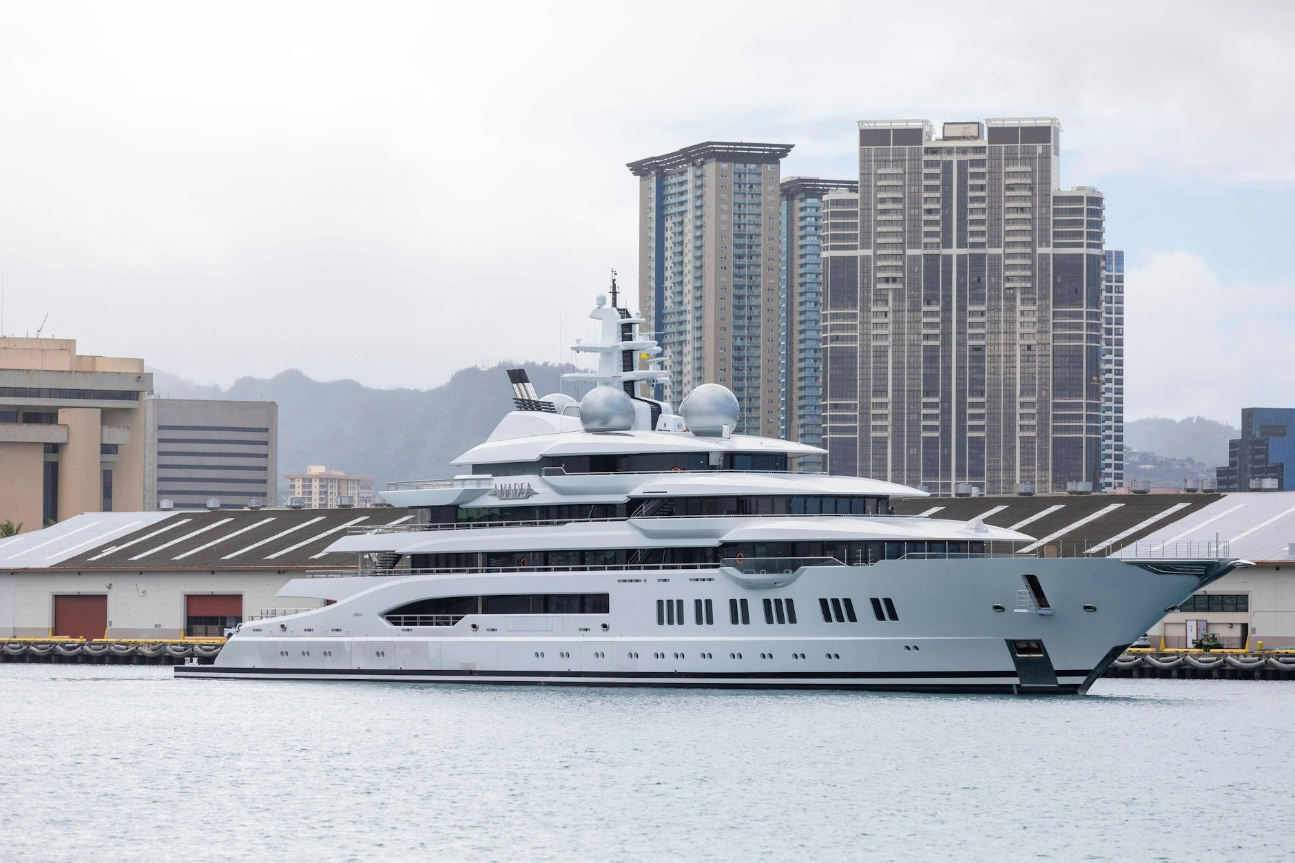 Die Jacht Amadea, hier in Honolulu fotografiert, wurde von Fidschi beschlagnahmt.