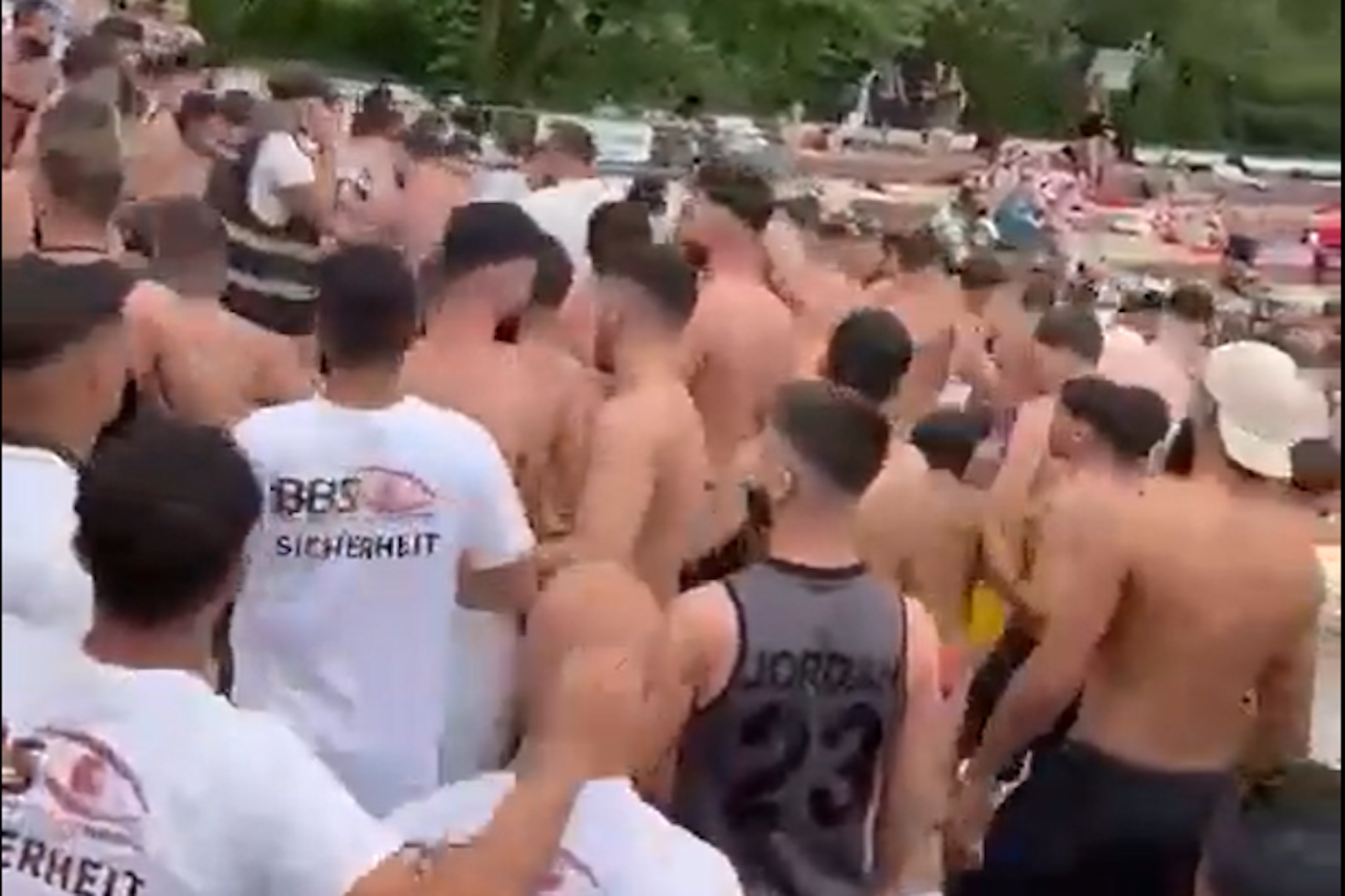 Bei der Massenschlägerei in einem Steglitzer Freibad gab es mehrere Verletzte.