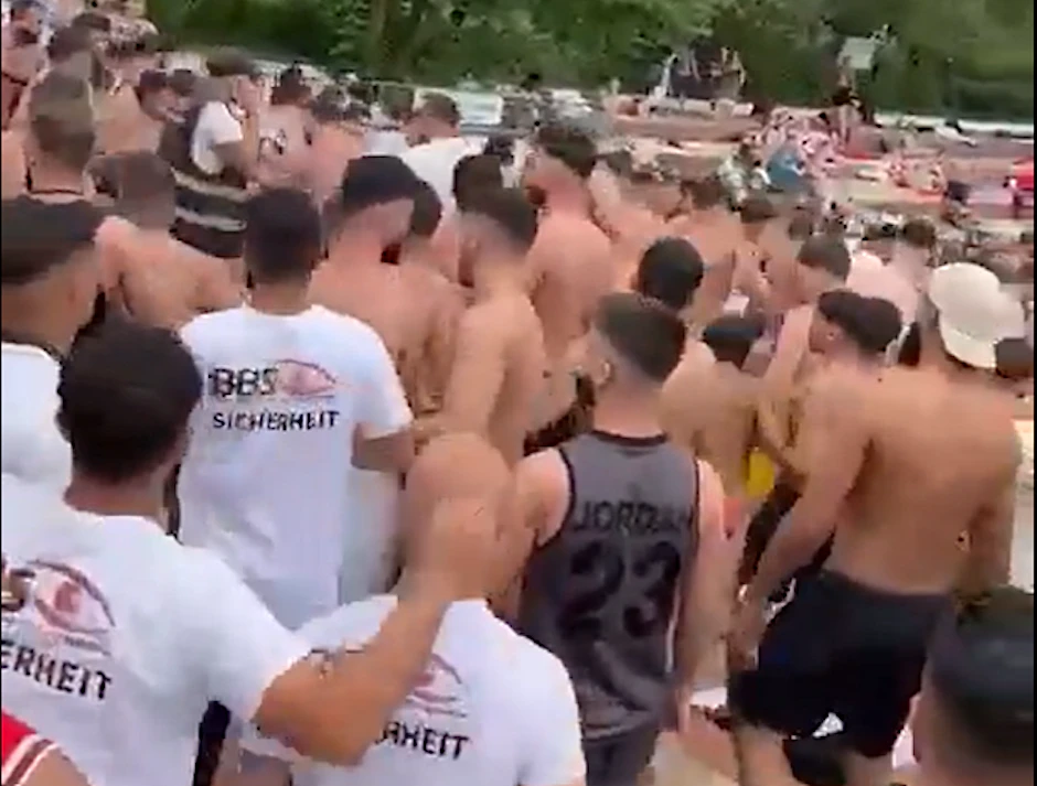 Bei der Massenschlägerei in einem Steglitzer Freibad gab es mehrere Verletzte.