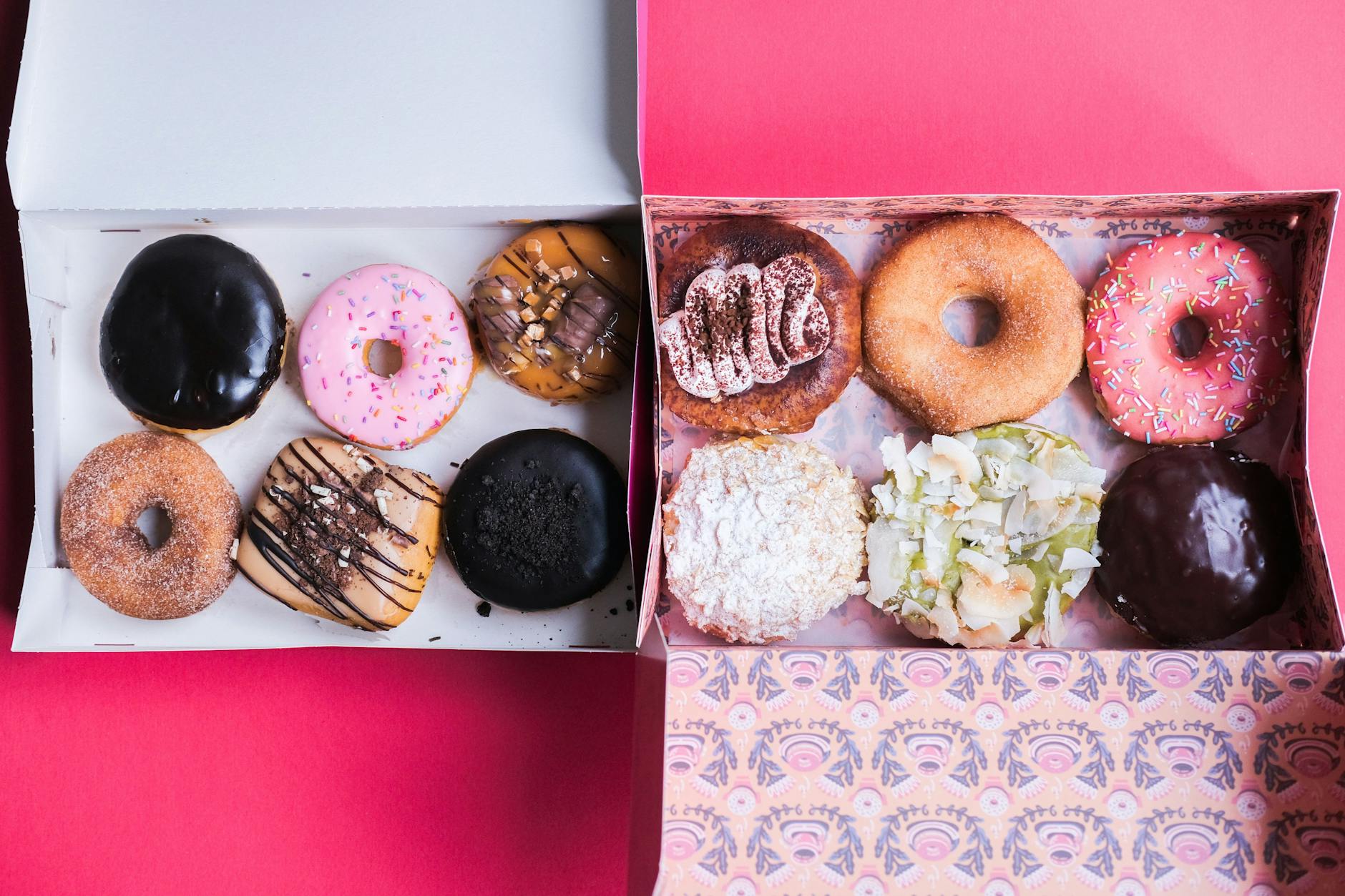 Ähnliches Angebot, verschiedene Machart: Dunkin’ Donuts sind kompakter, Brammibal’s größer und lockerer.