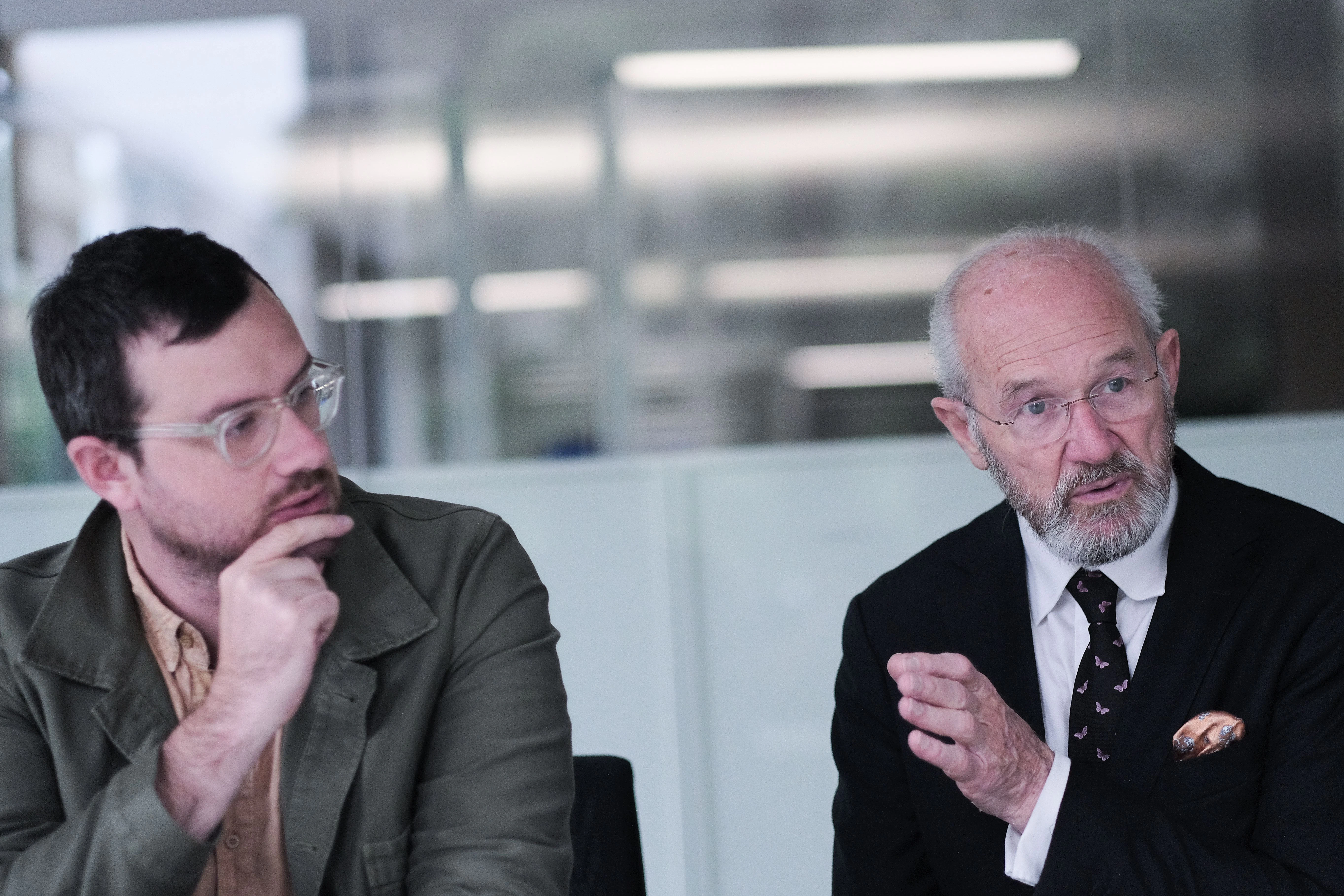 Der Bruder und der Vater von Julian Assange im Berliner Verlag