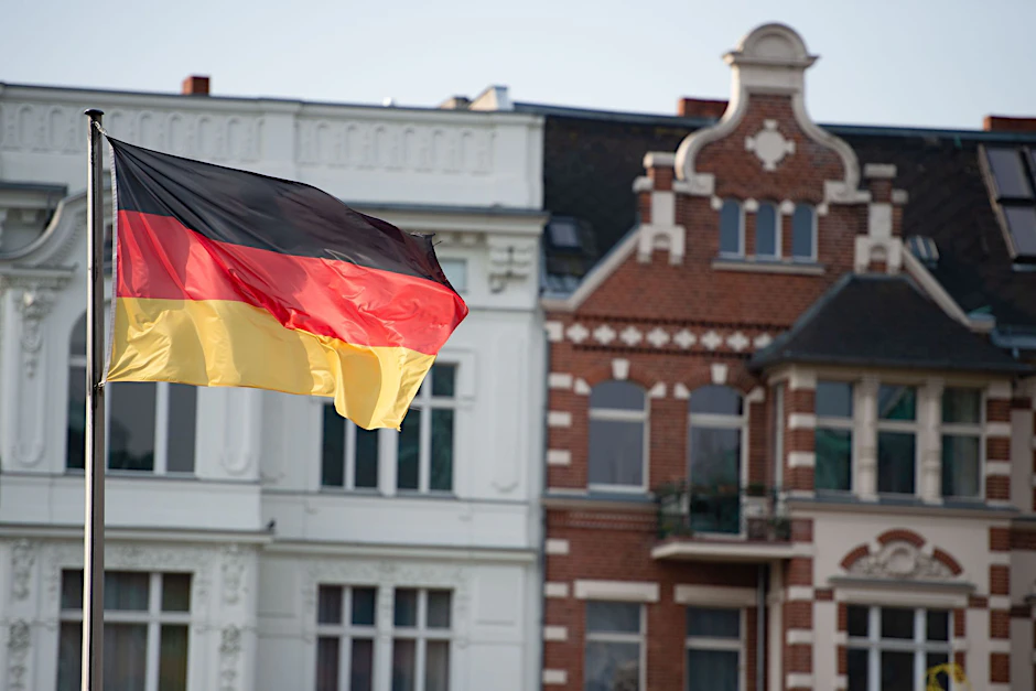 ARCHIV - Ende 2021 lebten gut 83,2 Millionen Menschen in Deutschland.  