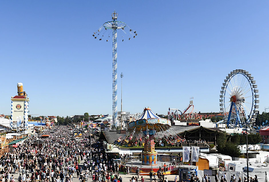 ARCHIV - Dieses Jahr gibt es erstmals wieder nach zweijähriger Corona-Zwangspause eine Wiesn.  