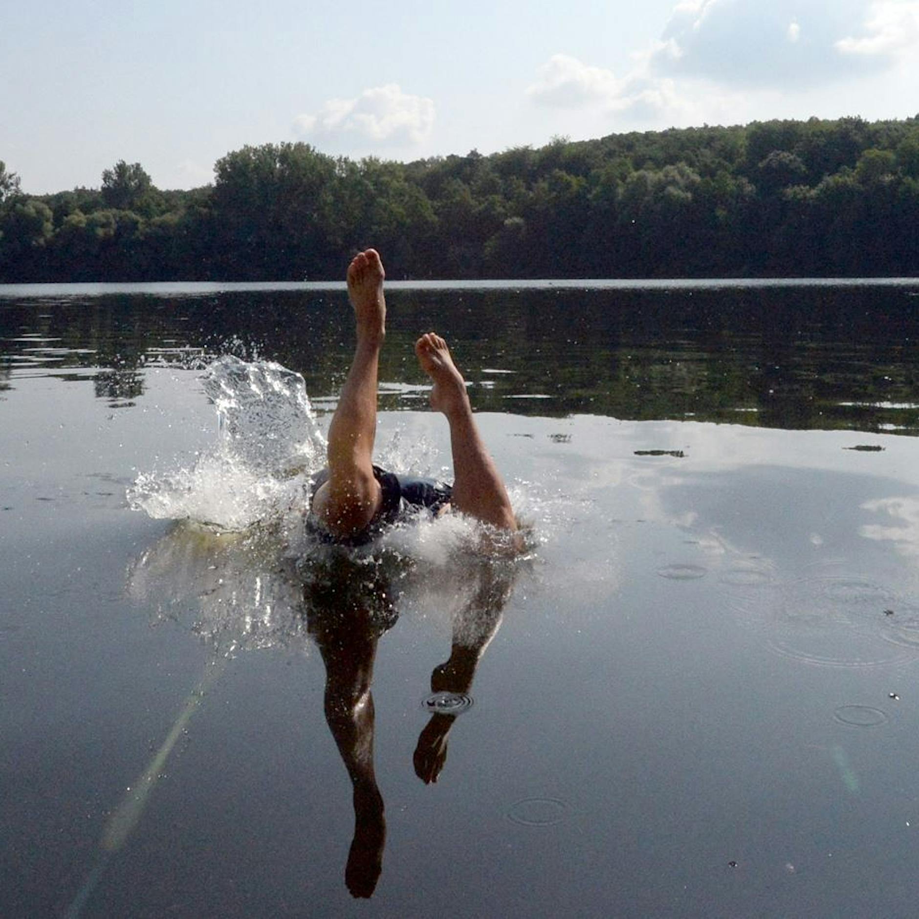 Saugwürmer in Seen: Zerkarien bohren sich in die Haut – bis zu 20 Tage Ausschlag