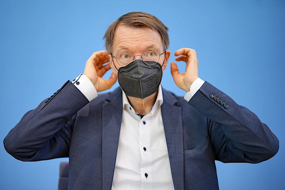 ARCHIV - Bundesgesundheitsminister Karl Lauterbach (SPD).  