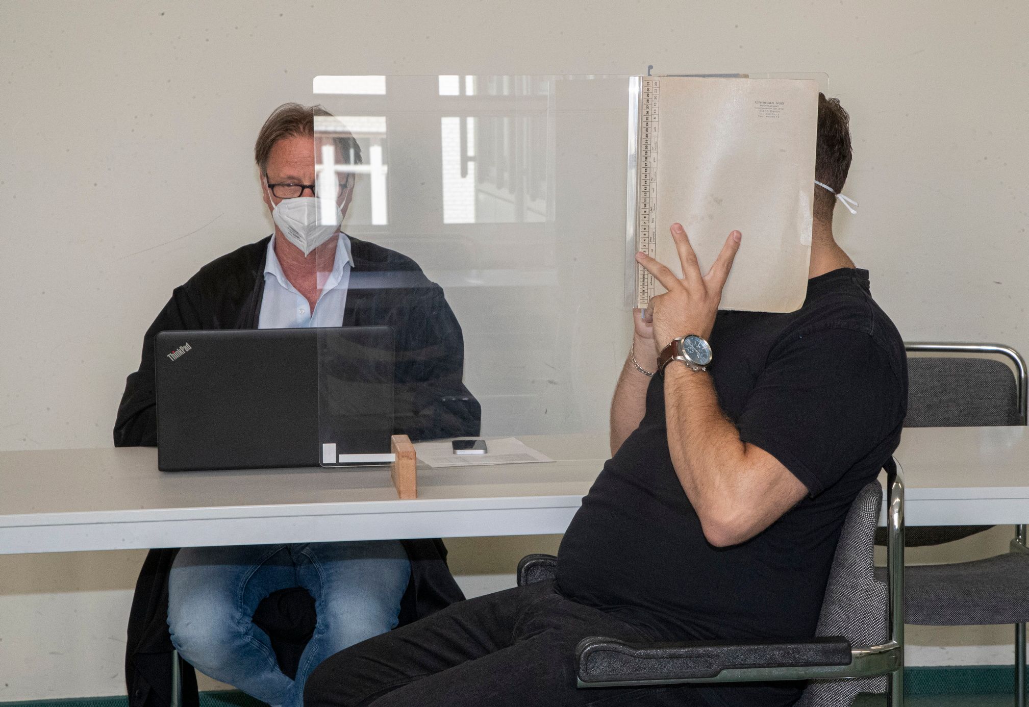 Corona-Nepp? ER soll sich mit Testzentren eine goldene Nase verdient haben