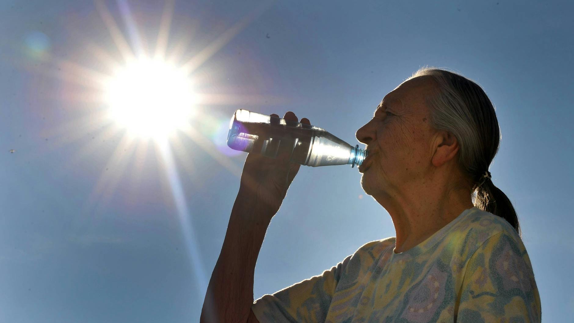 In einem Dorf 50 Kilometer nördlich von Nizza wird das Wasser knapp. Die Bevölkerung erhält deshalb Trinkwasser vom Bürgermeister.
