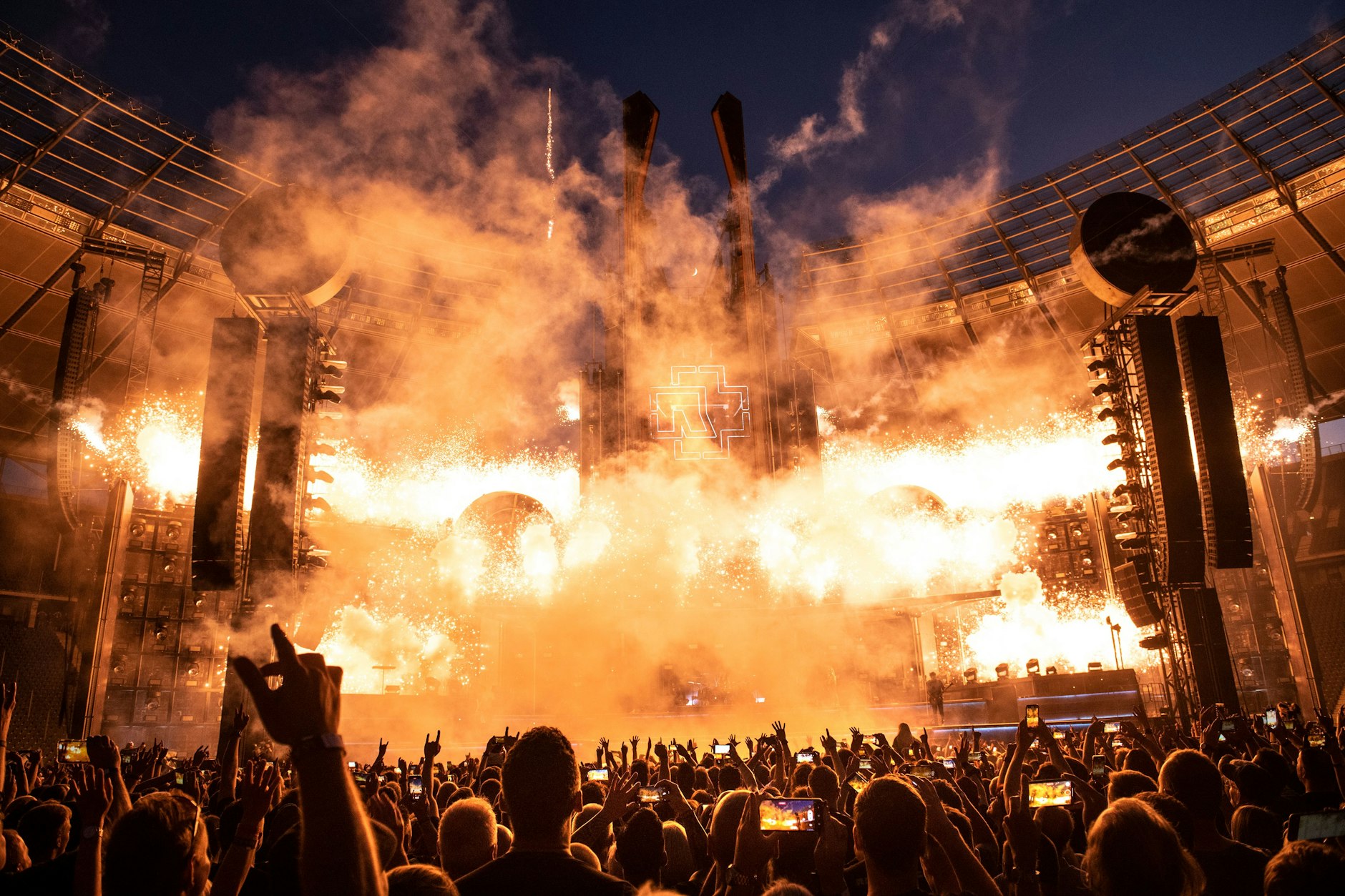 Die Shows von Rammstein sind bekannt für zahlreiche Spezialeffekte.