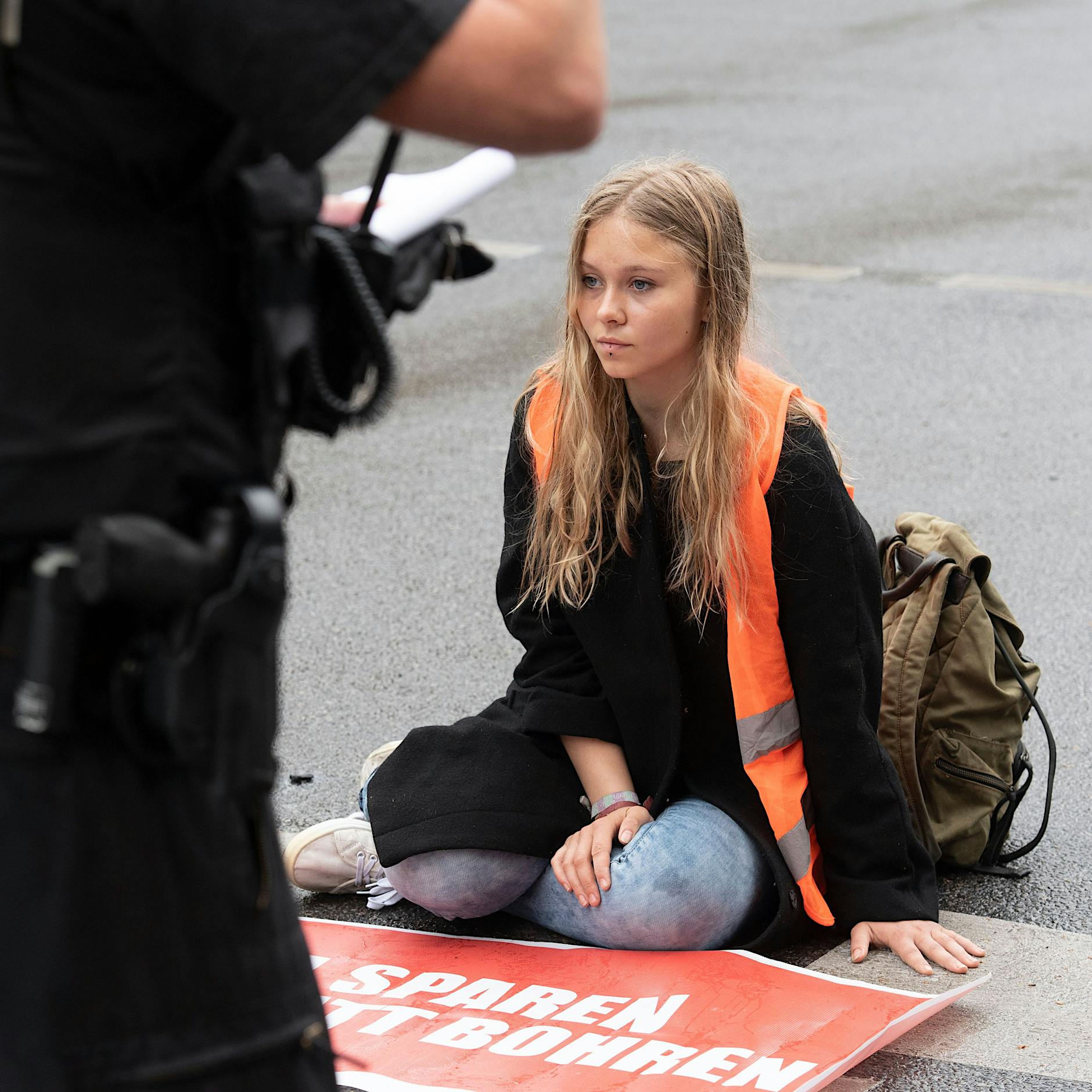 Klimaaktivistin: „Wir bleiben friedlich, auch wenn wir geschlagen werden“