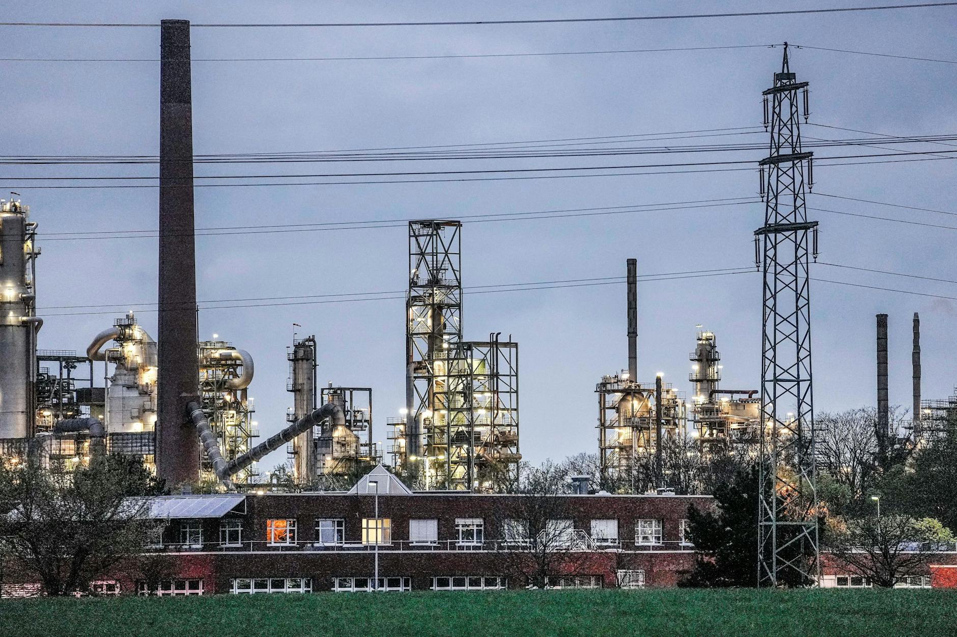 Geht der deutschen Wirtschaft die Luft aus? Der Bundesverband der Deutschen Industrie (BDI) ist jedenfalls in Alarmstimmung.