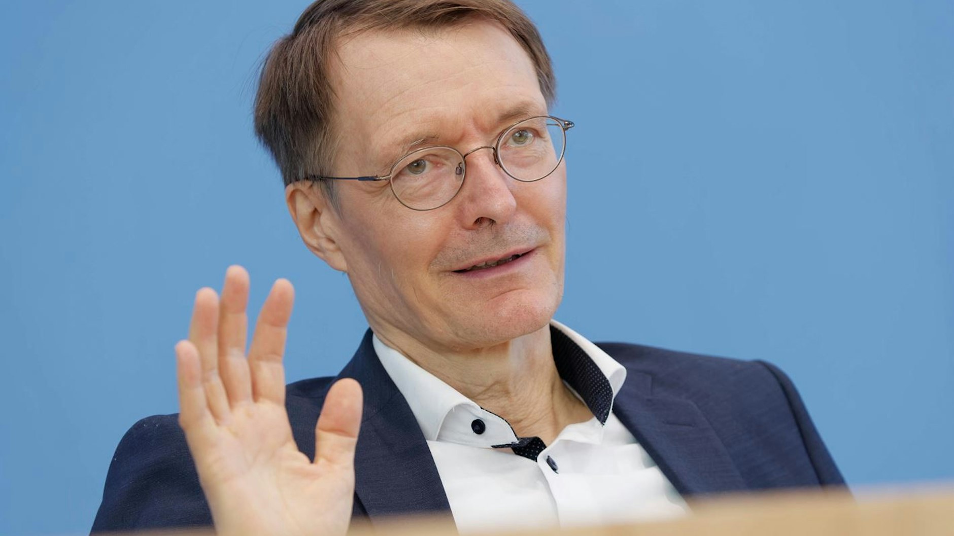 Bundesgesundheitsminister <a href="https://www.berliner-zeitung.de/news/karl-lauterbach-aussagen-zu-impfschaeden-sorgen-fuer-aufsehen-li.238592">Karl Lauterbach</a>&nbsp;(SPD)