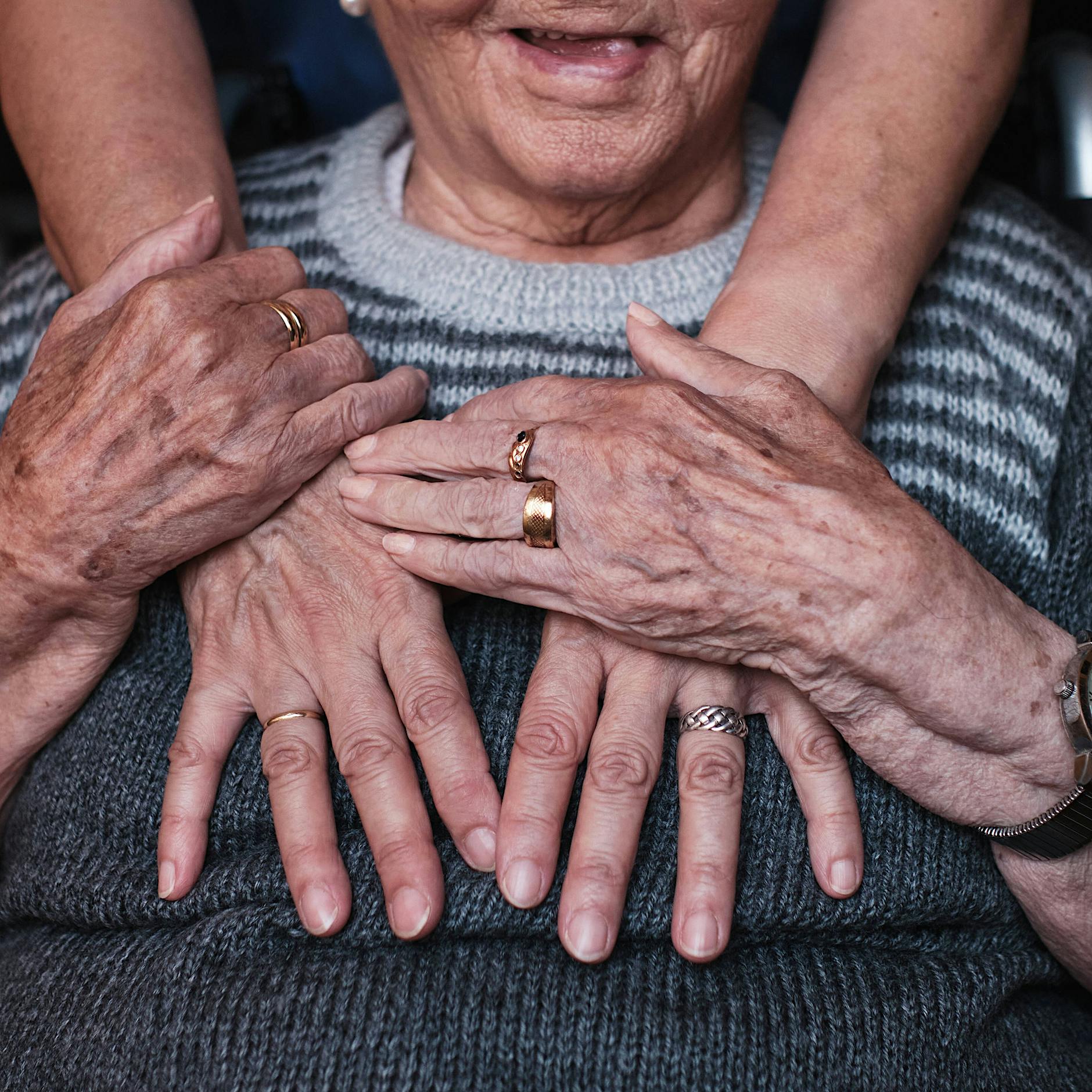 Scham und Vorurteil: Die größten Lügen in der Pflege