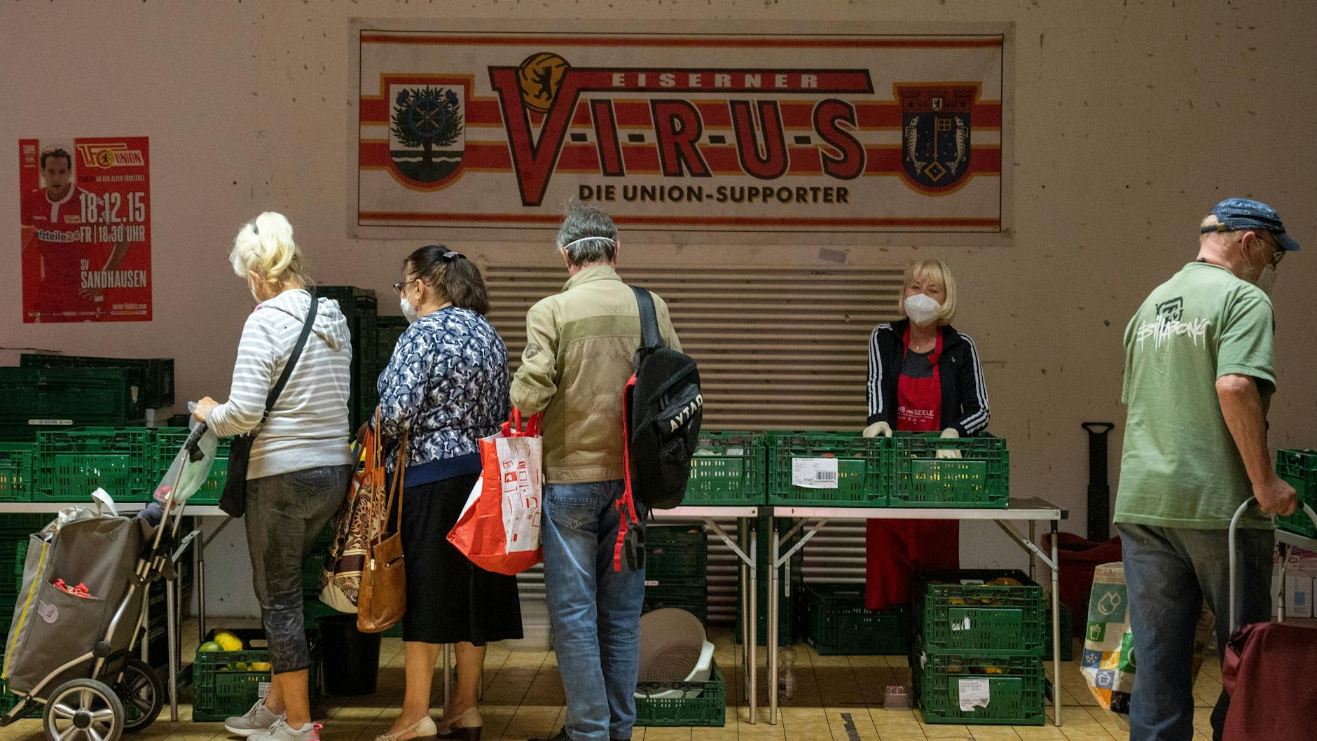 Essensausgabe des Vereins Laib und Seele in Berlin