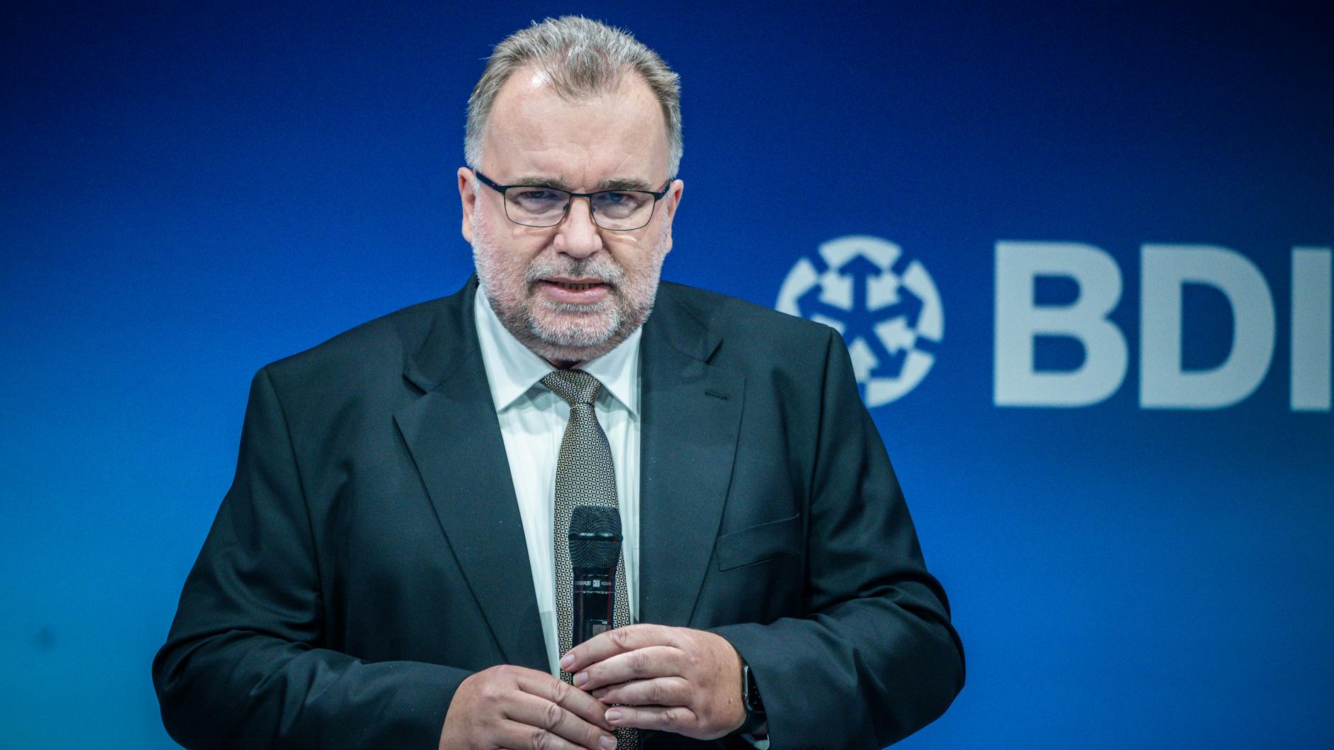 Siegfried Russwurm, Präsident des Bundesverbandes der Deutschen Industrie: „Es brennt lichterloh!“