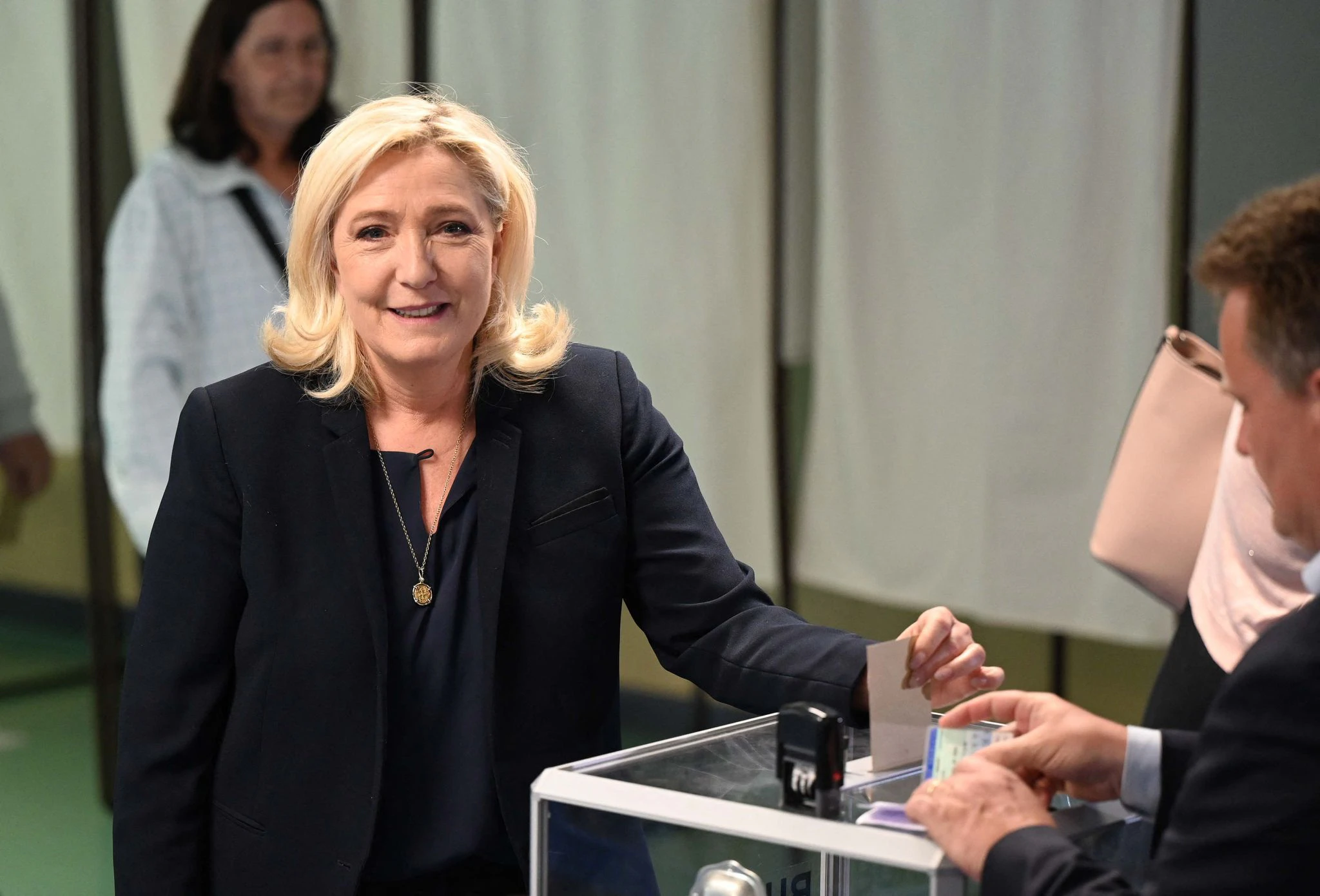 Marine Le Pen ist Vorsitzende der rechtsextremen Partei Rassemblement National.  